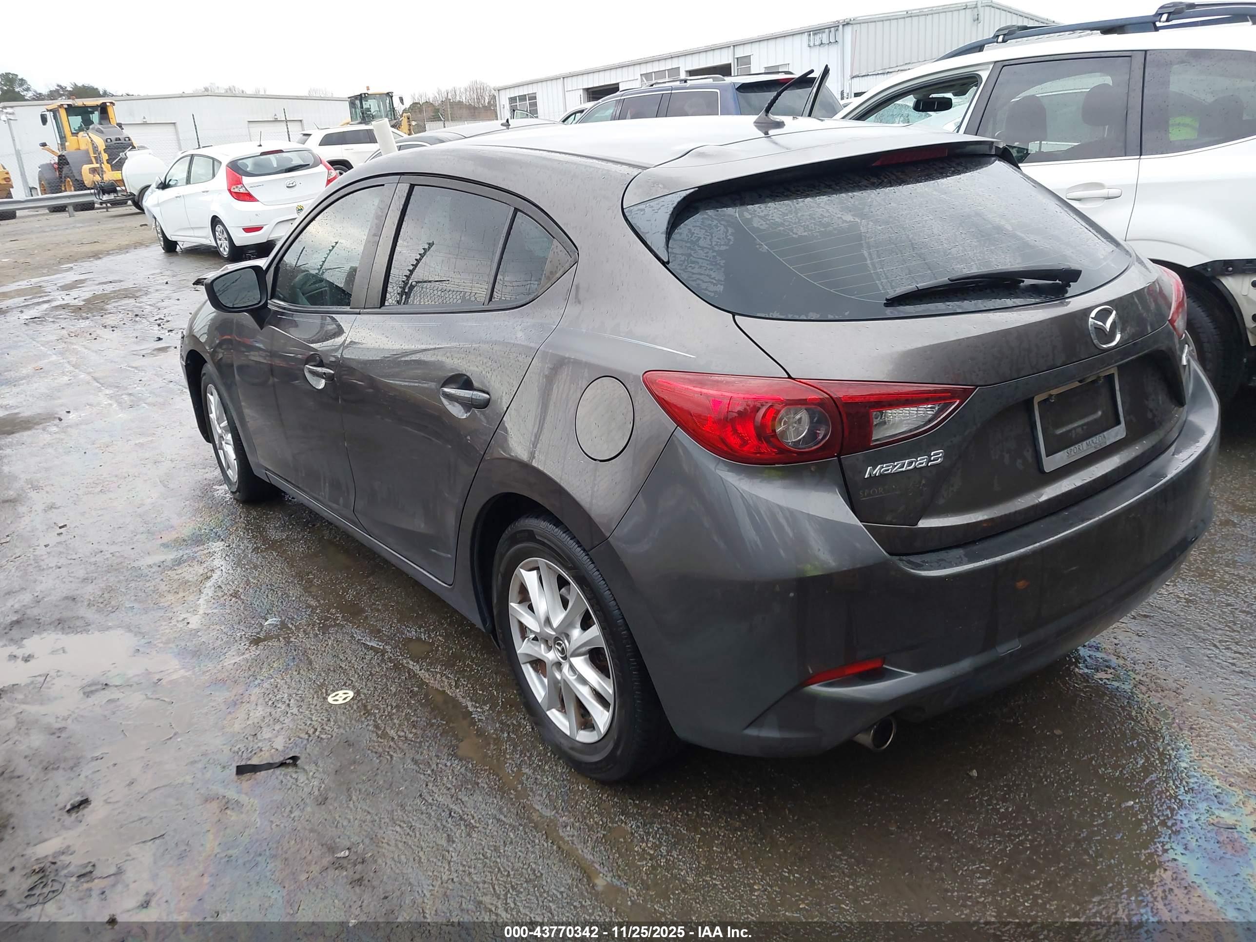 MAZDA MAZDA3 image 3