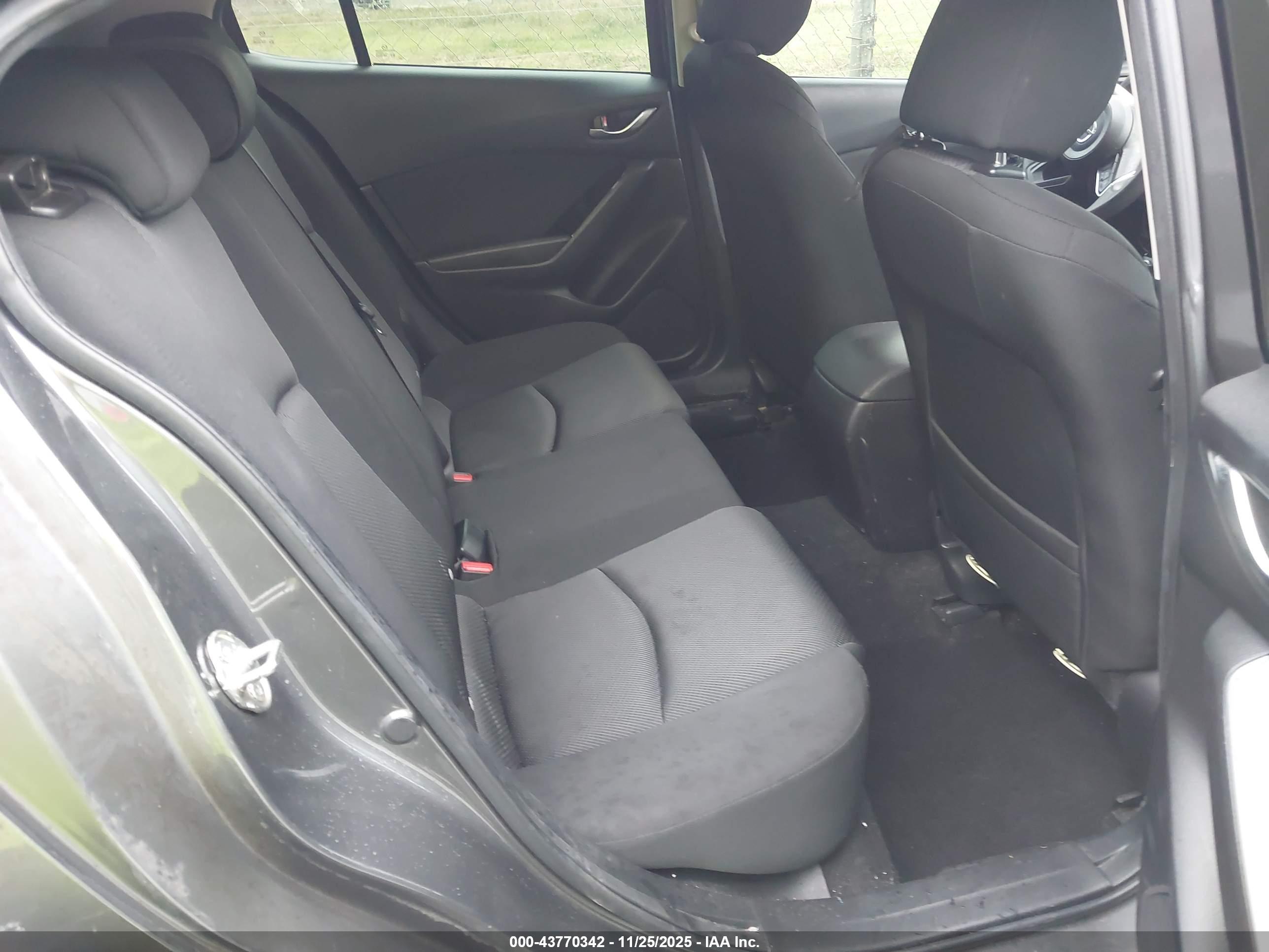 MAZDA MAZDA3 image 8