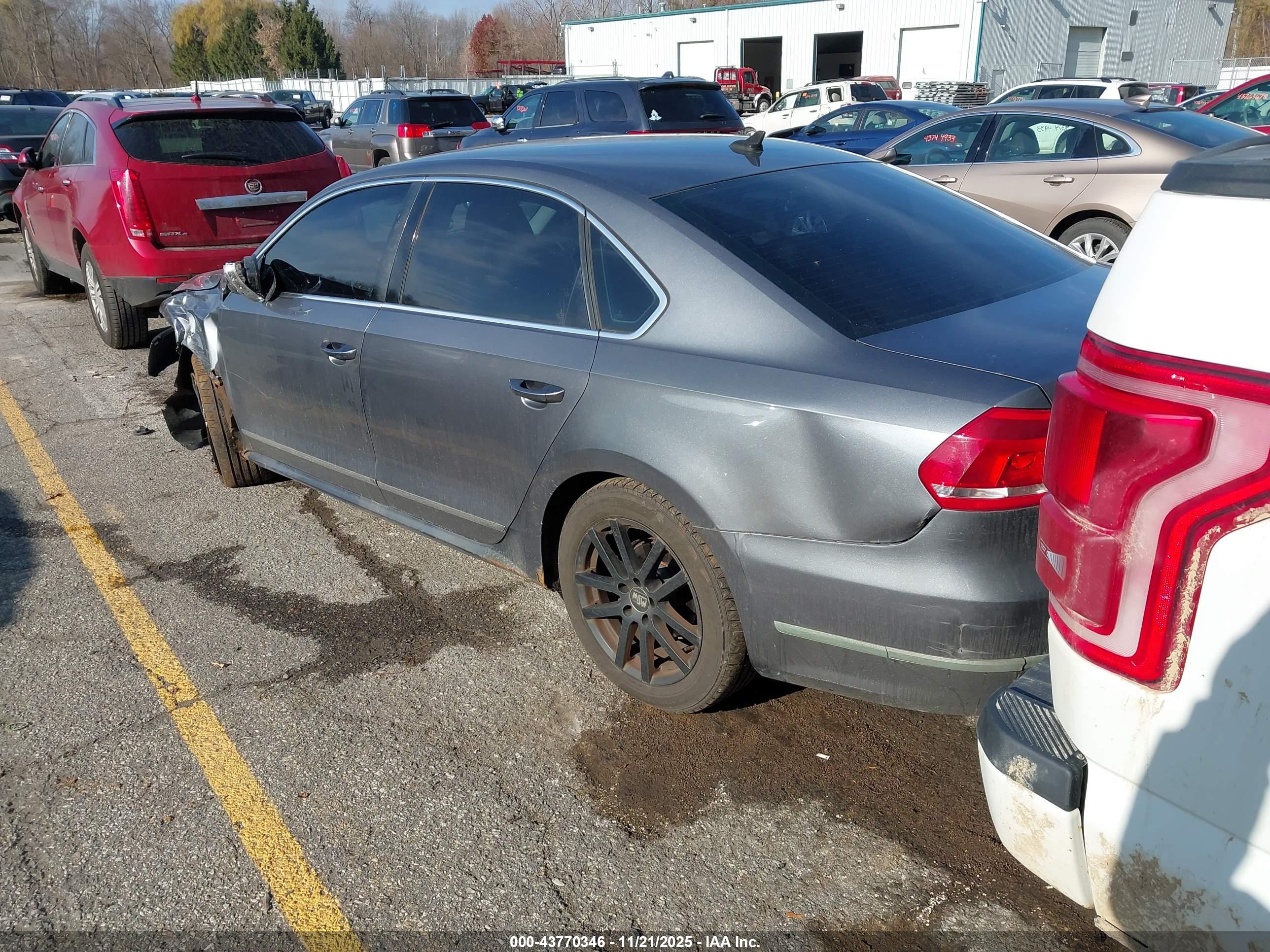 VOLKSWAGEN PASSAT image 3