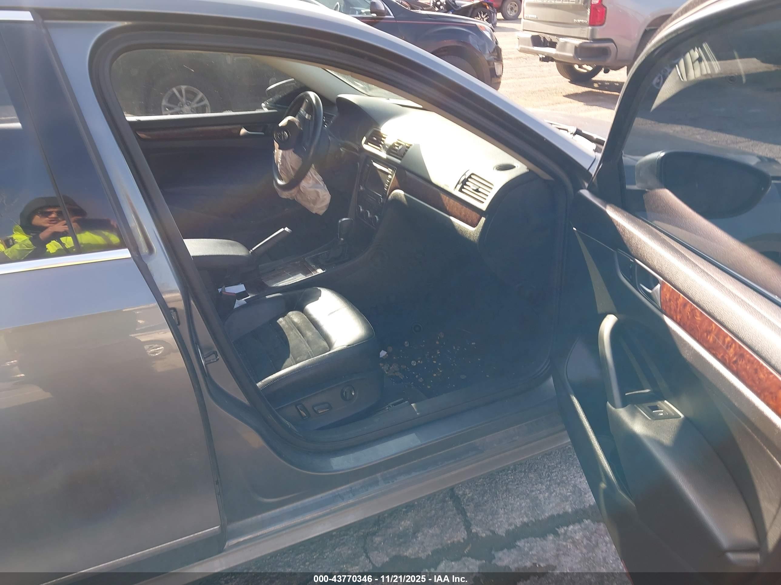 VOLKSWAGEN PASSAT image 5