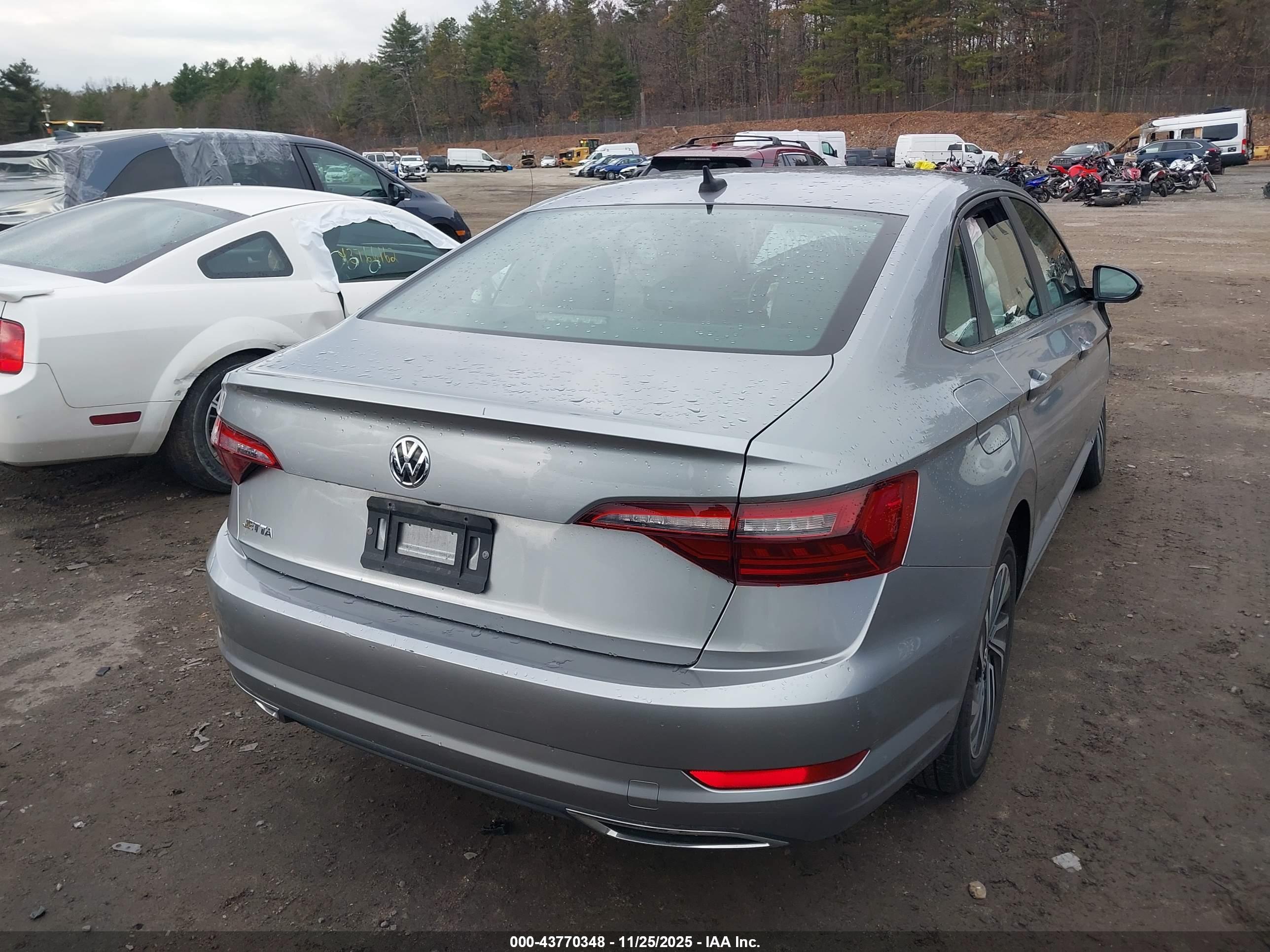 VOLKSWAGEN JETTA image 4