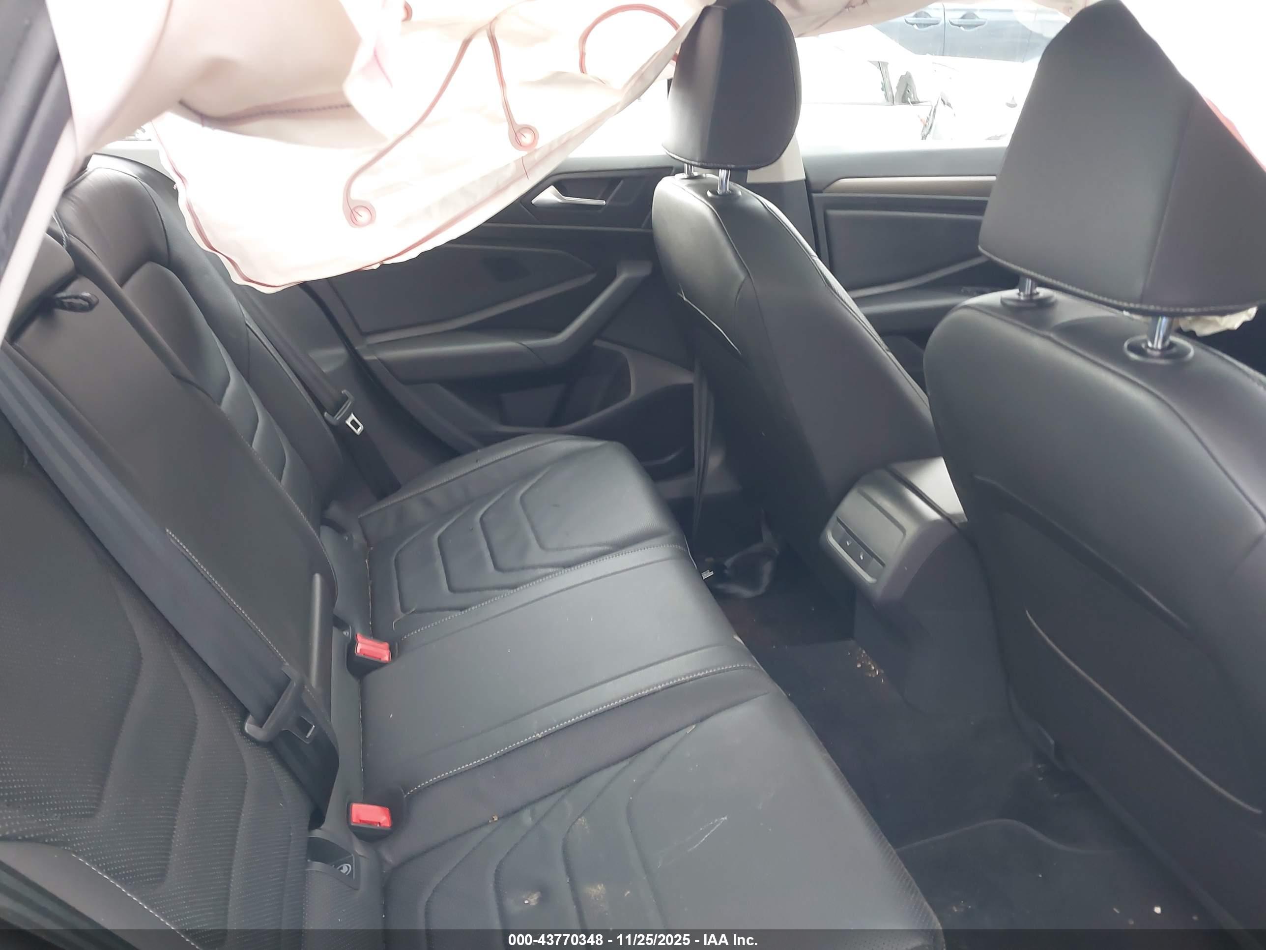 VOLKSWAGEN JETTA image 8