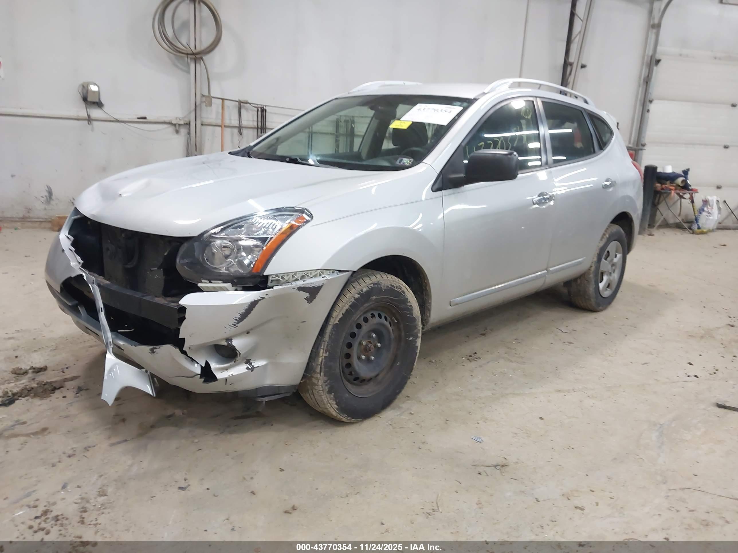 NISSAN ROGUE image 2