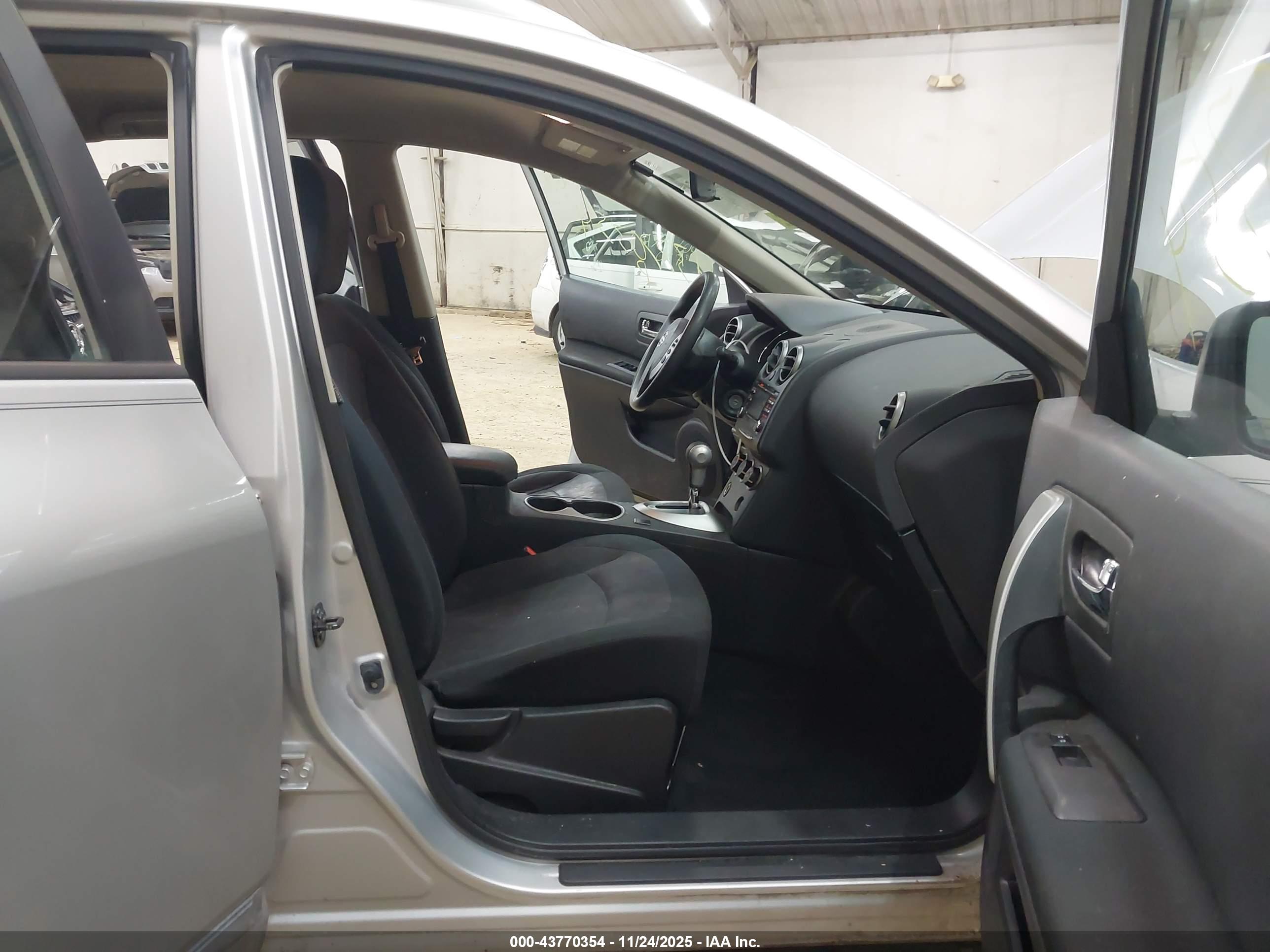 NISSAN ROGUE image 5