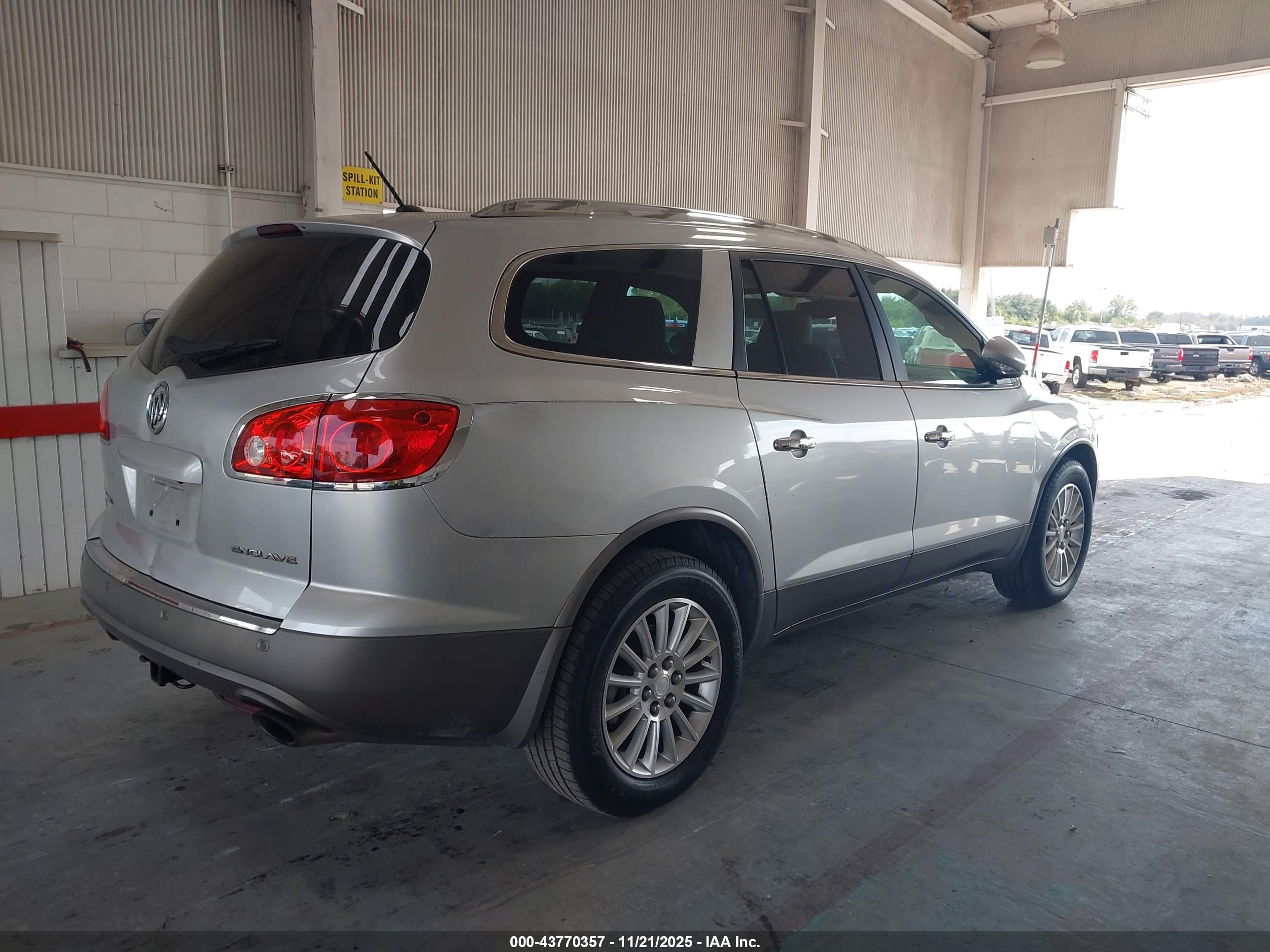 BUICK ENCLAVE image 4
