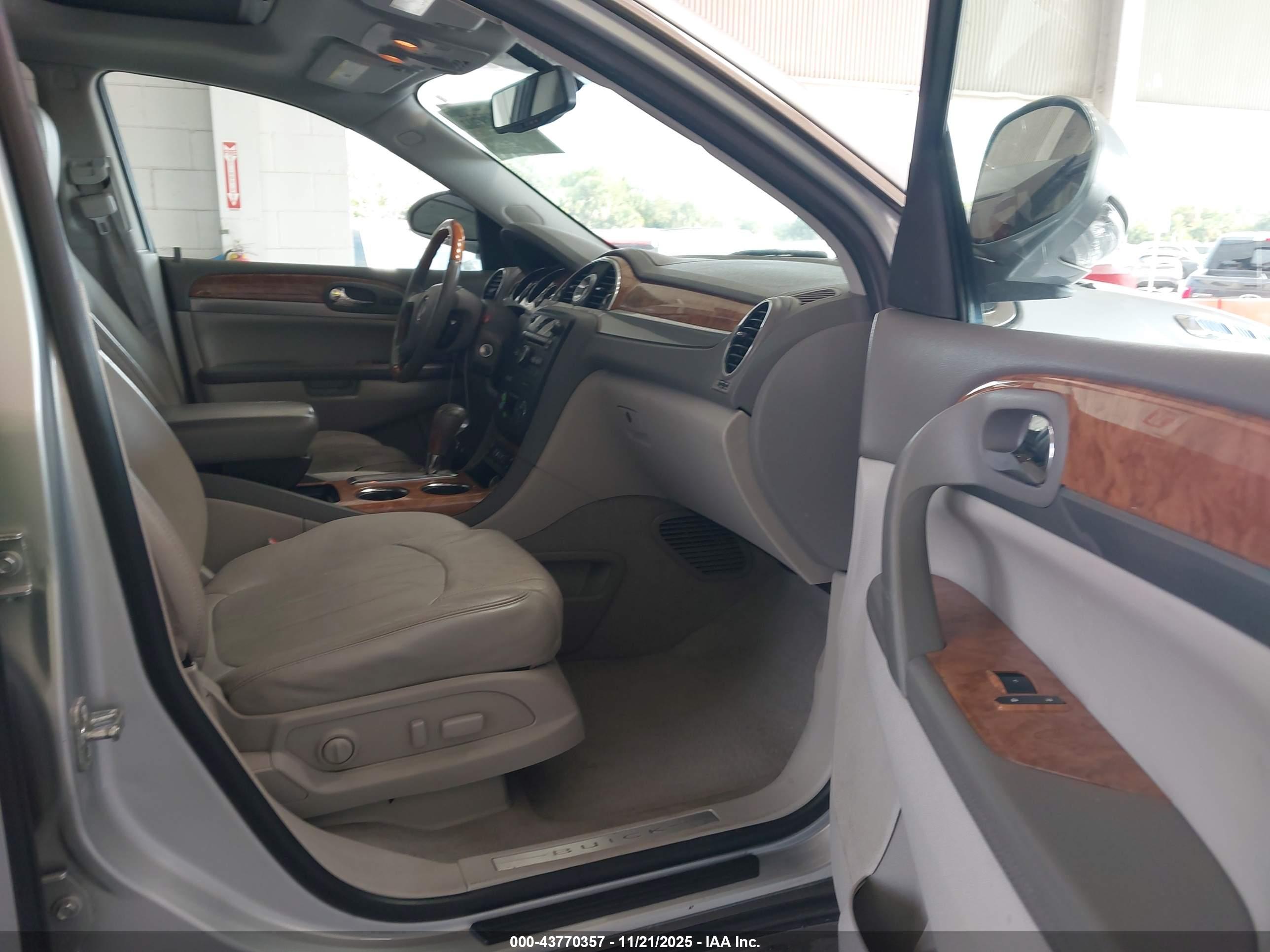 BUICK ENCLAVE image 5