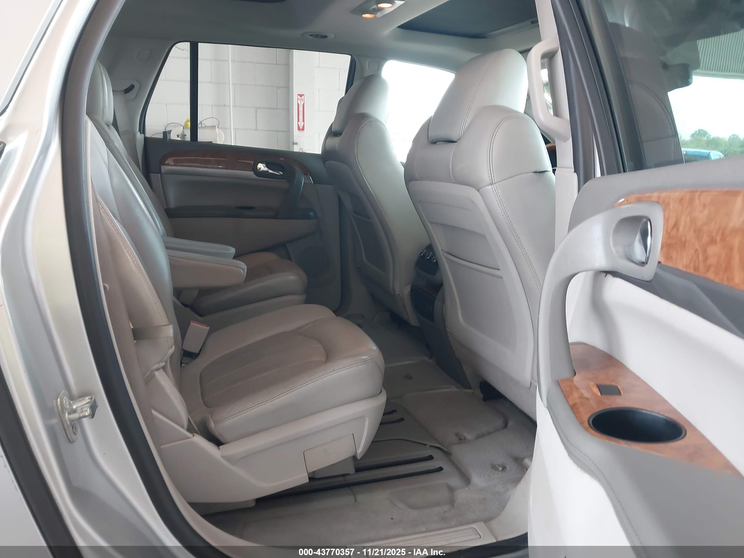 BUICK ENCLAVE image 8