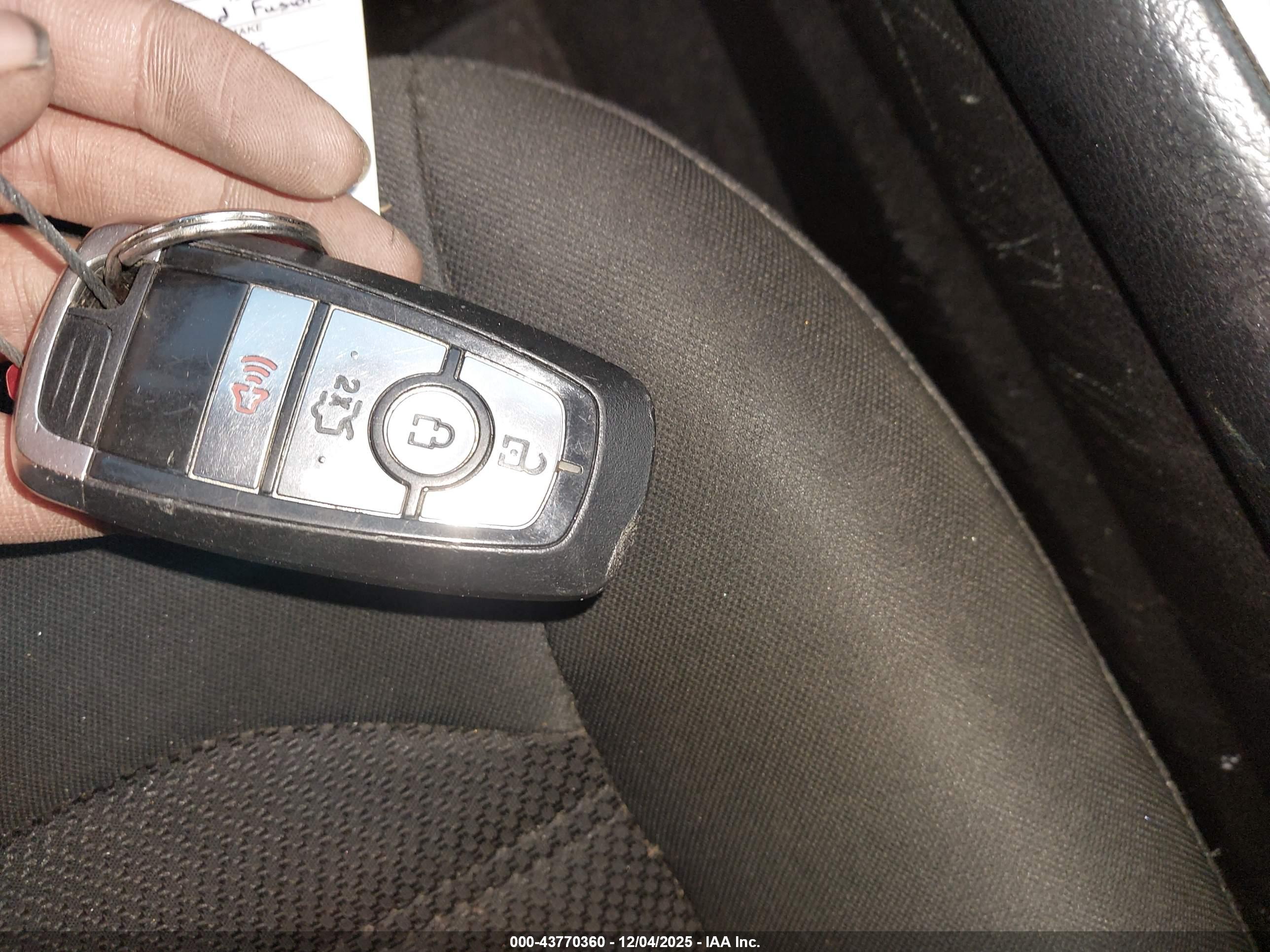 FORD FUSION image 11