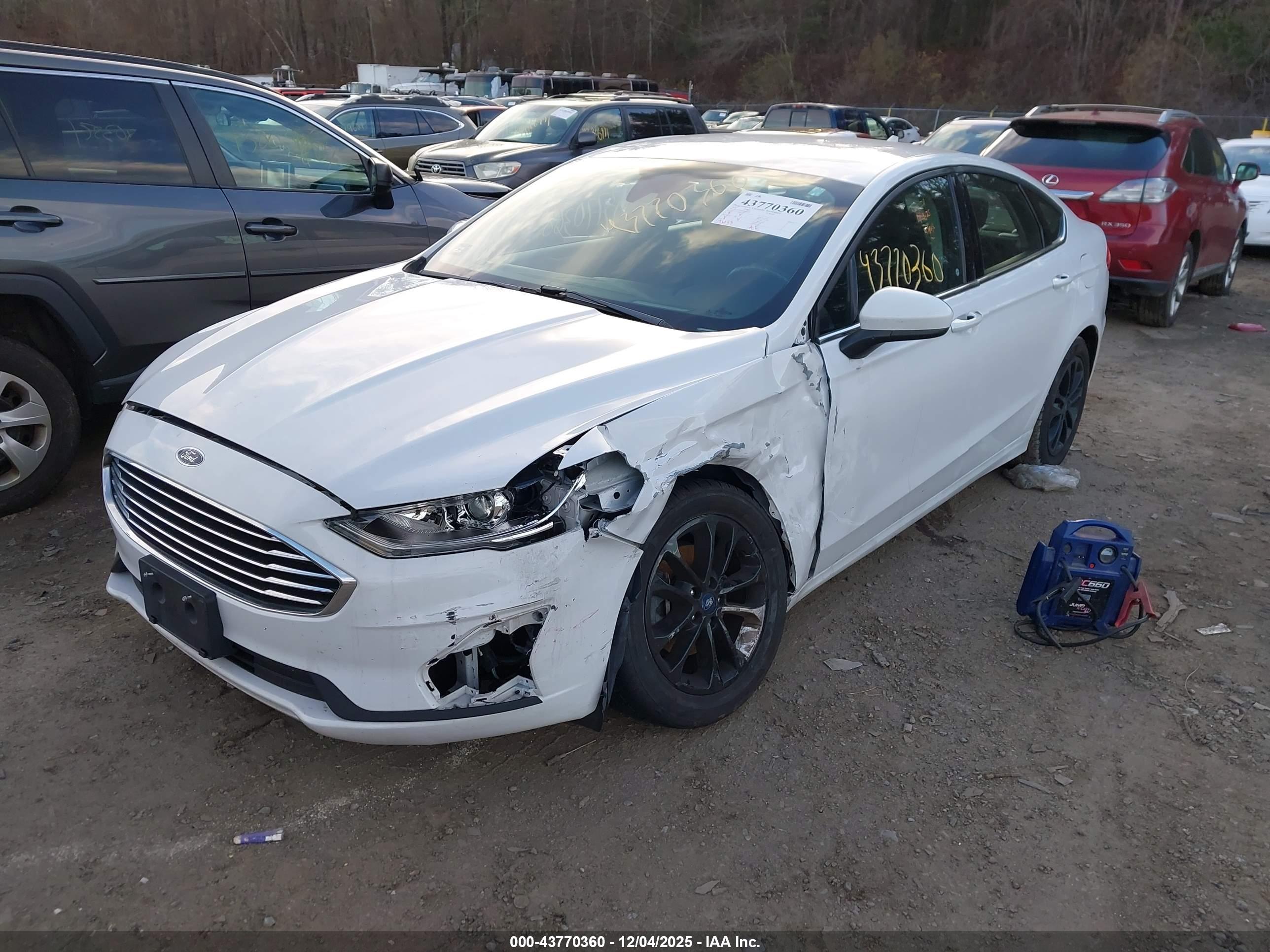 FORD FUSION image 2