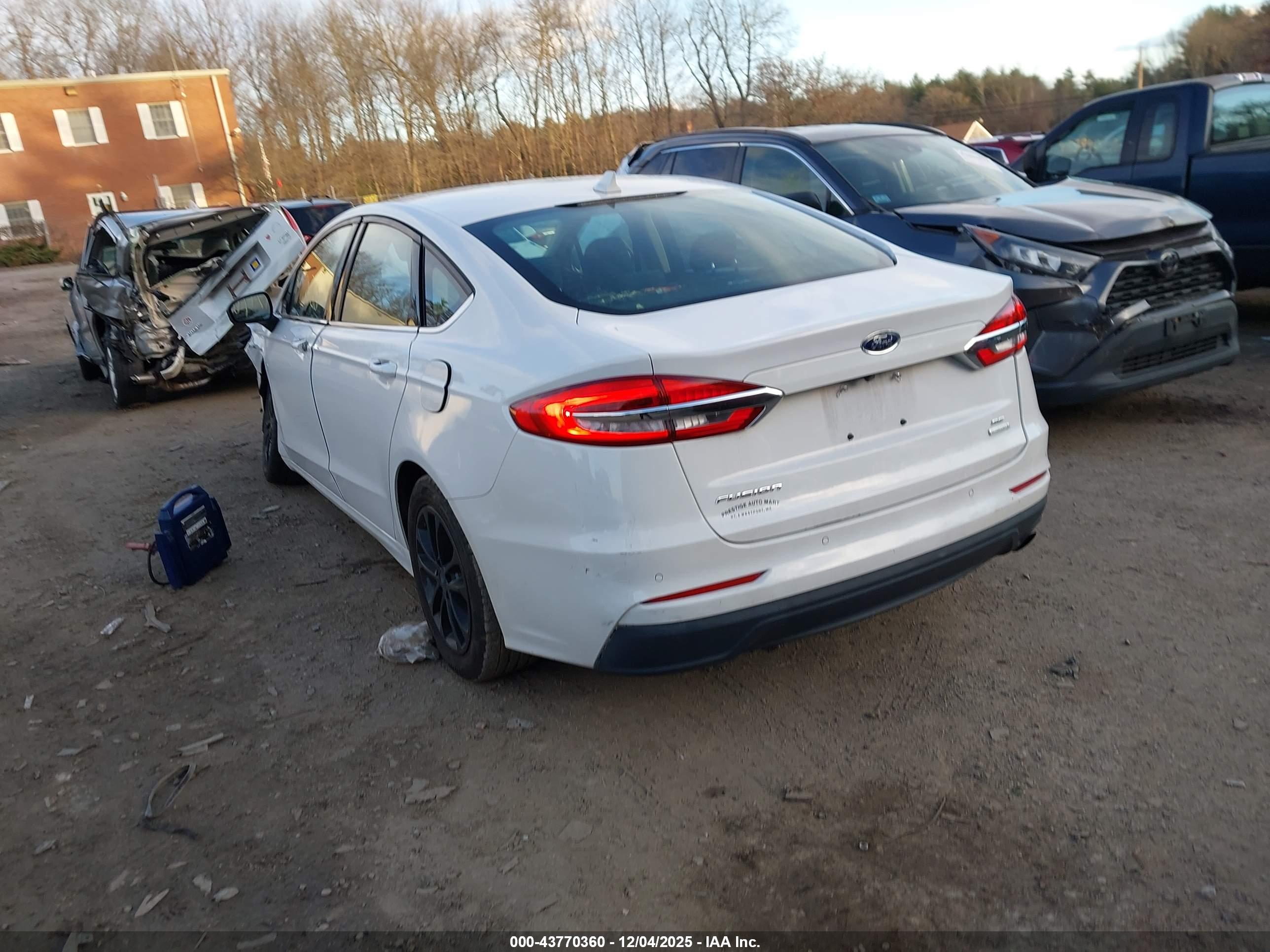 FORD FUSION image 3