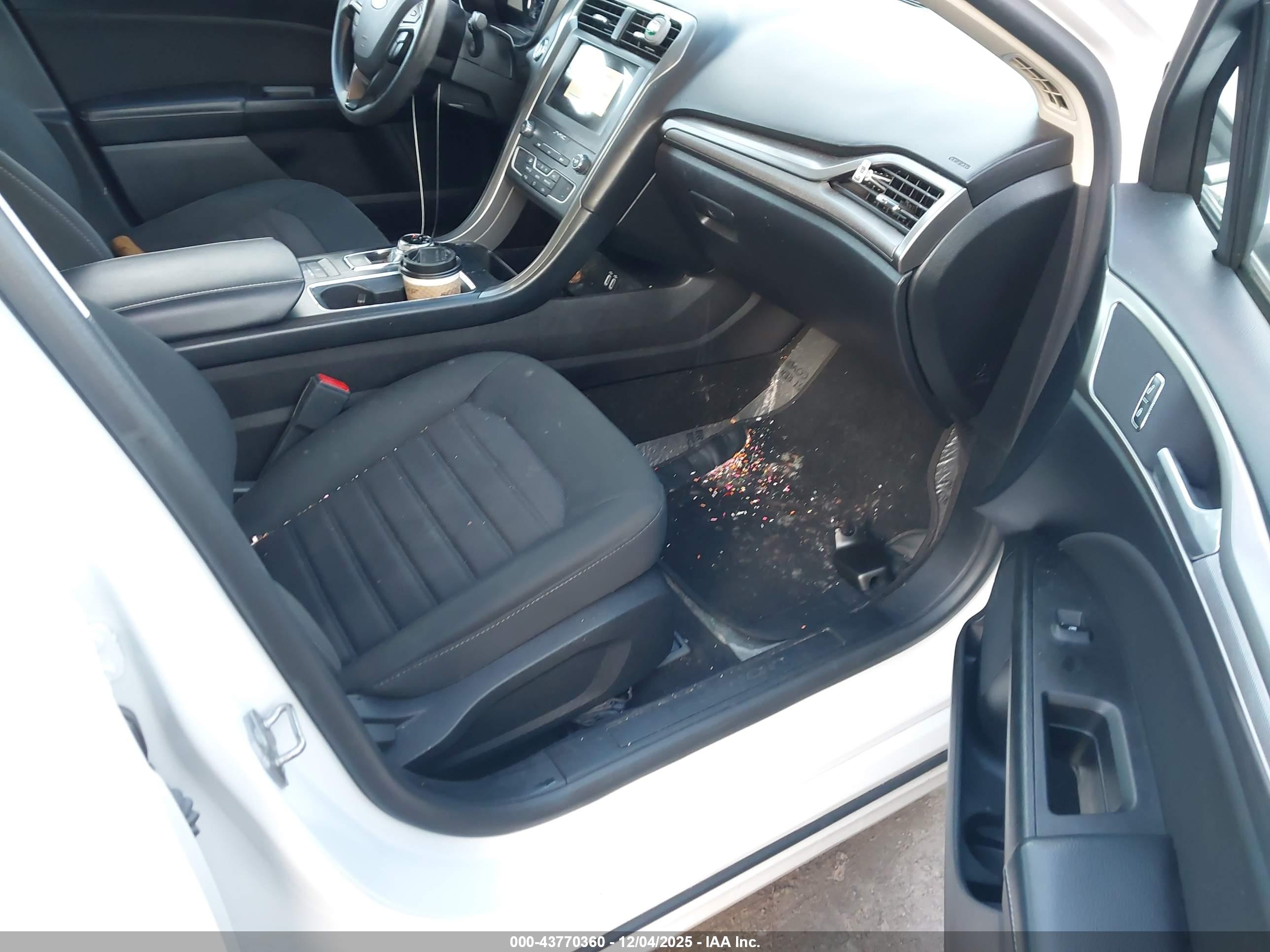 FORD FUSION image 5