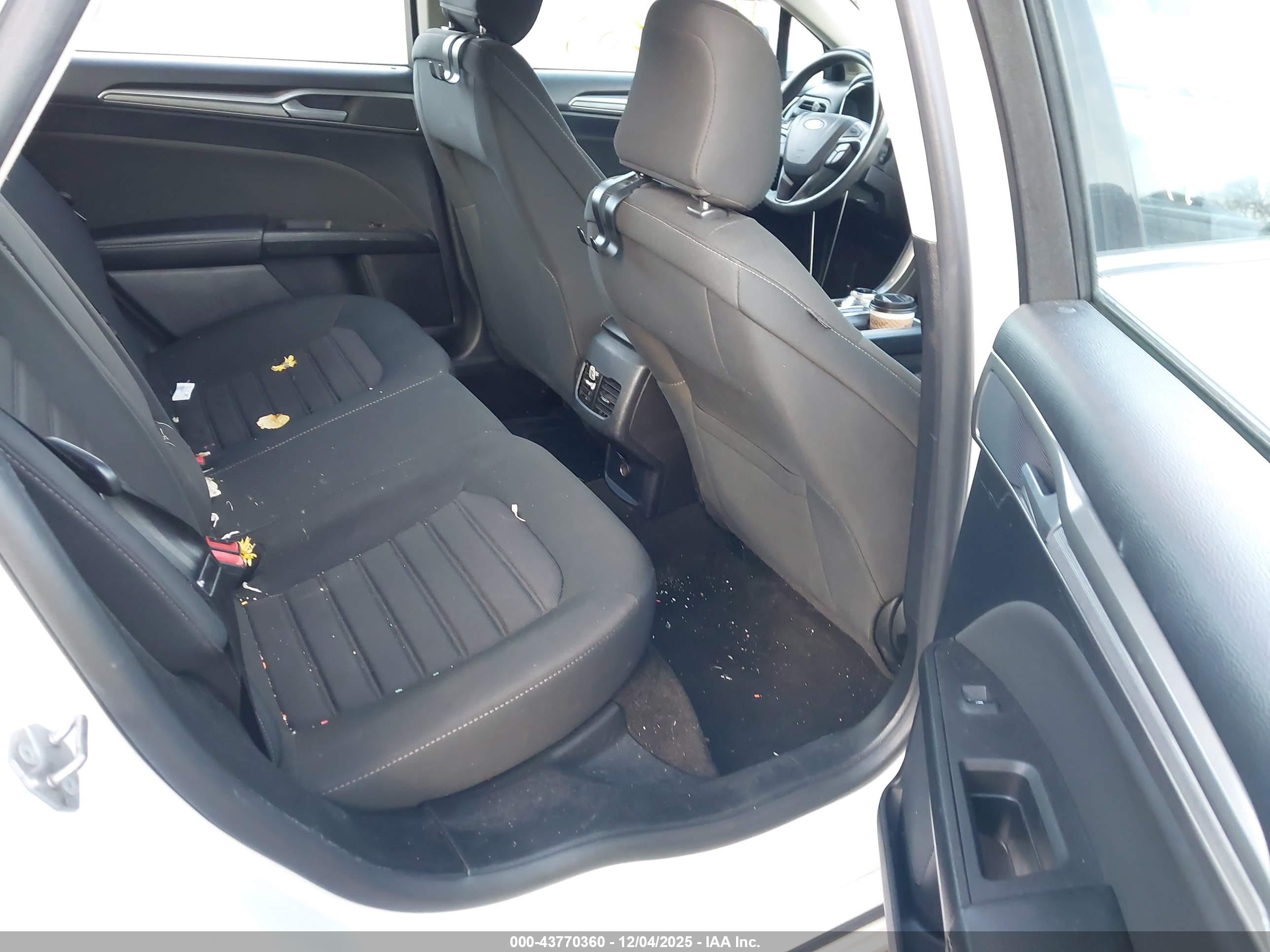 FORD FUSION image 8