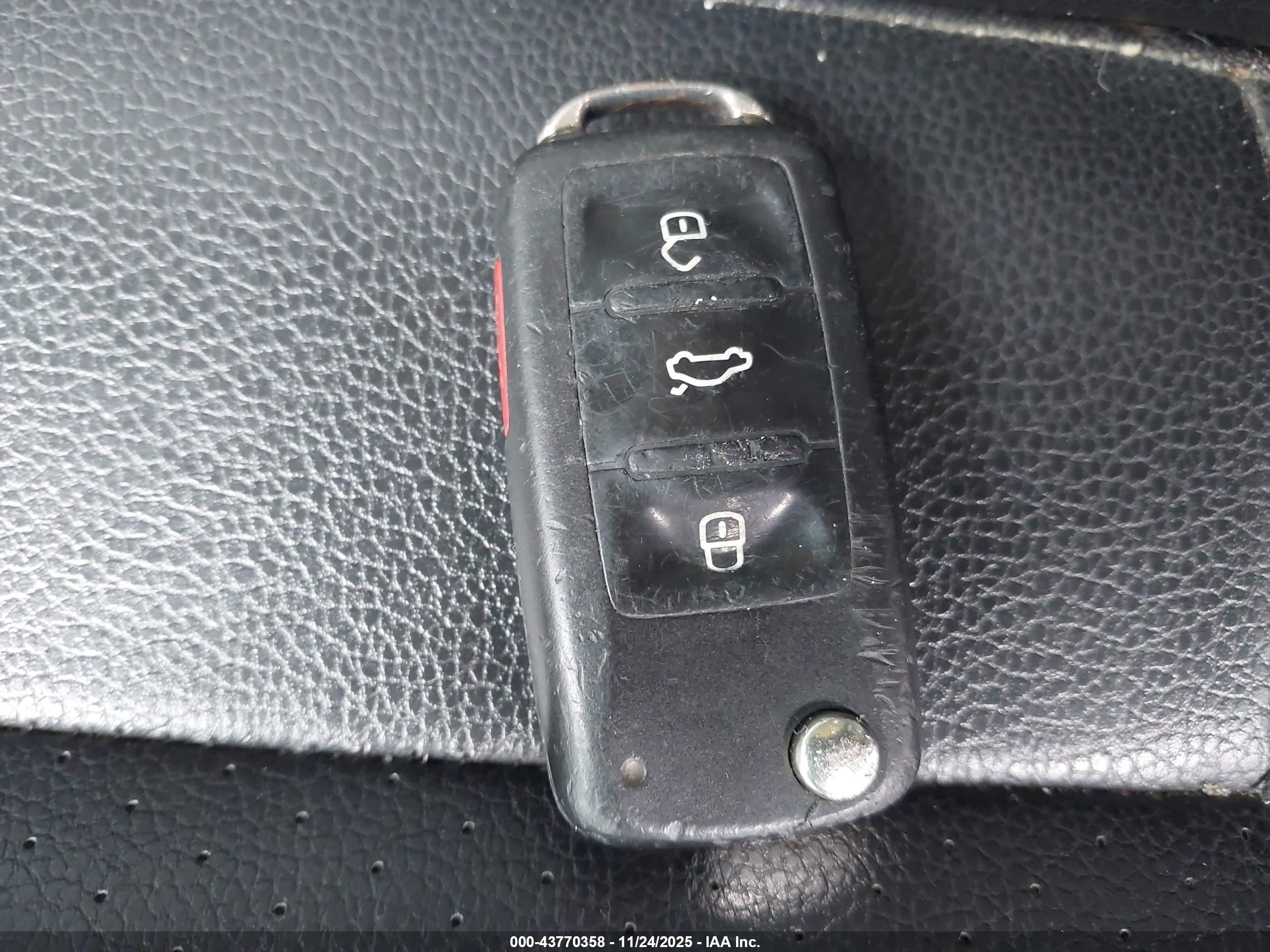 VOLKSWAGEN PASSAT image 11