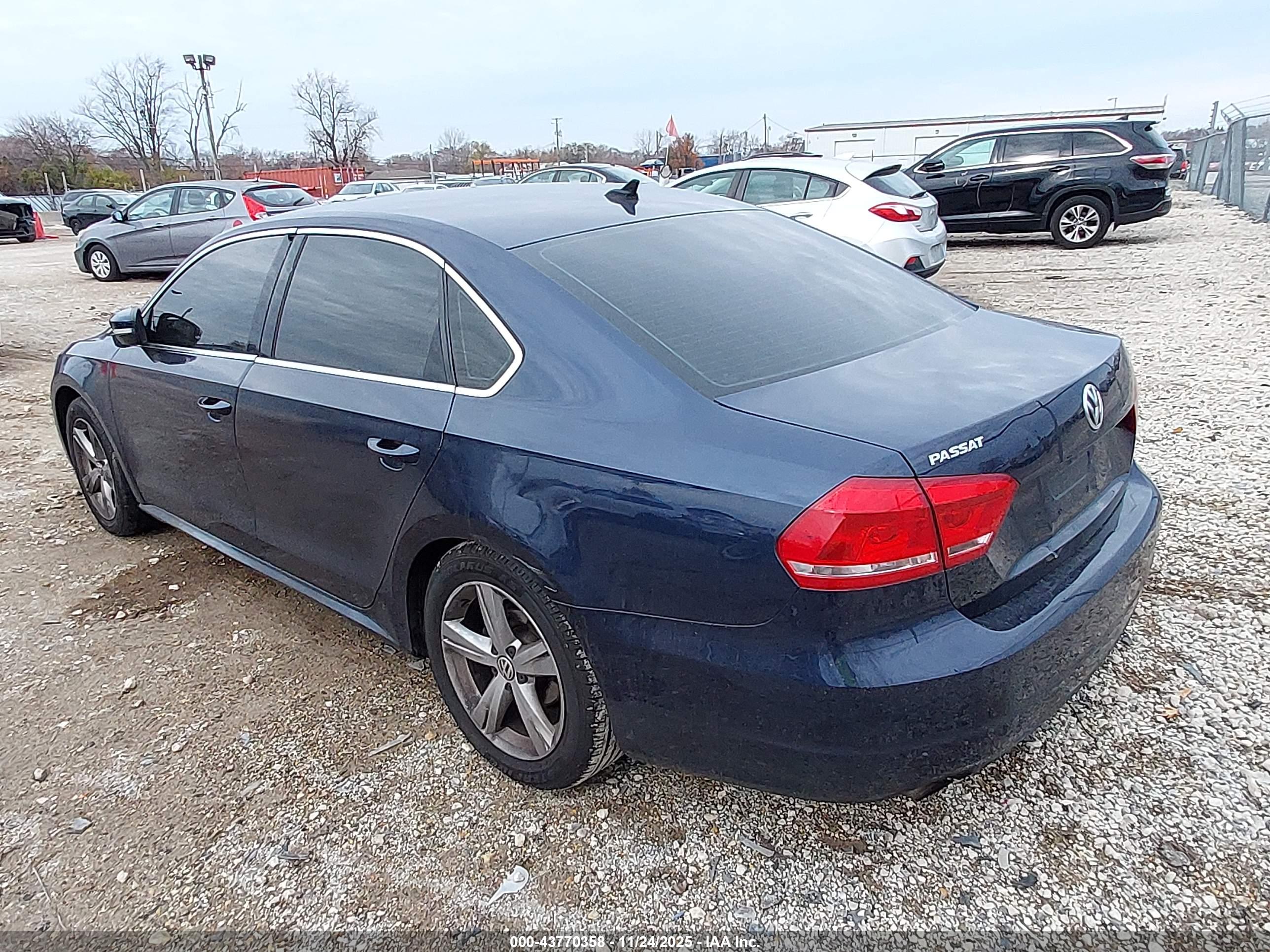 VOLKSWAGEN PASSAT image 3