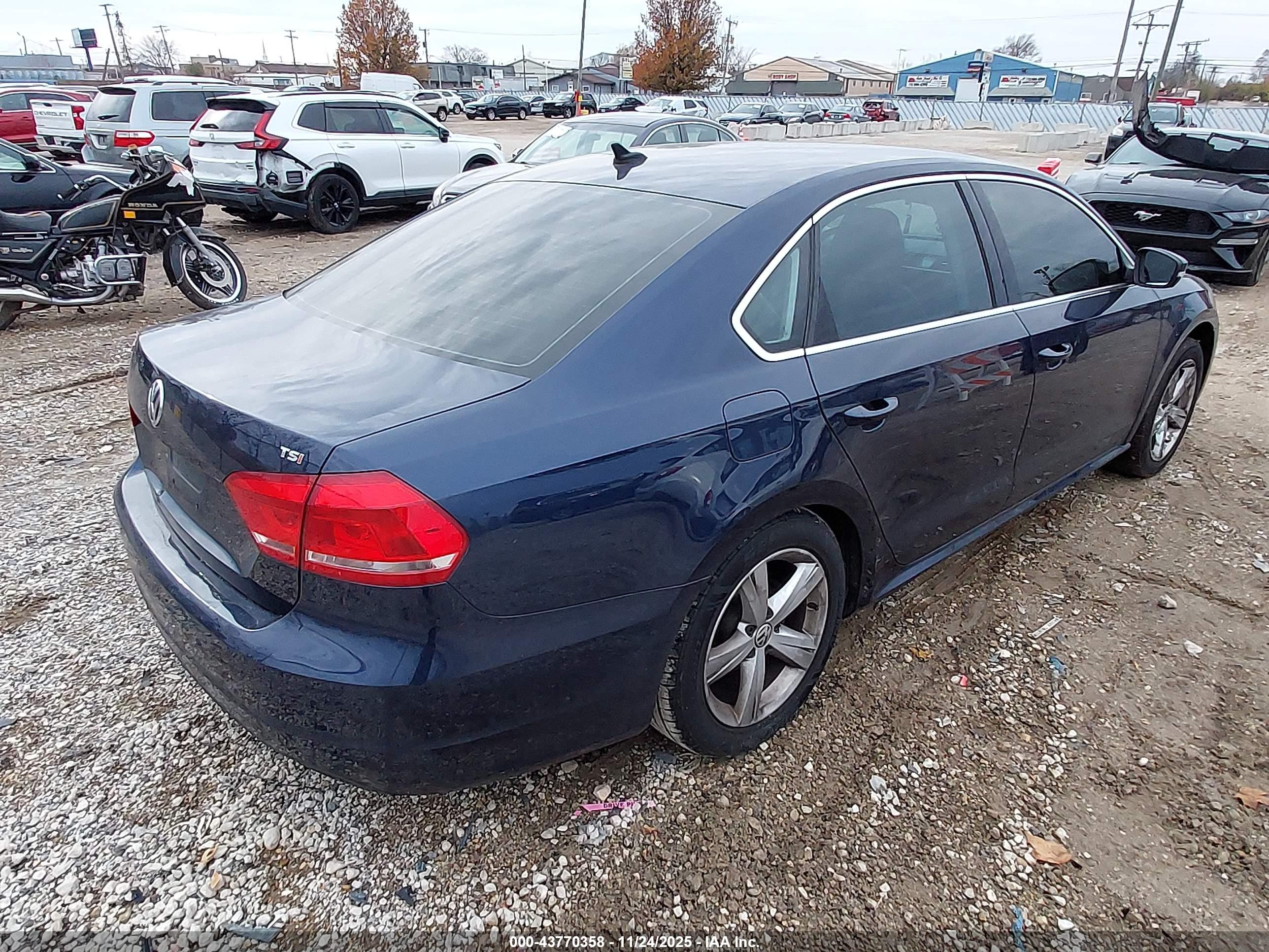 VOLKSWAGEN PASSAT image 4