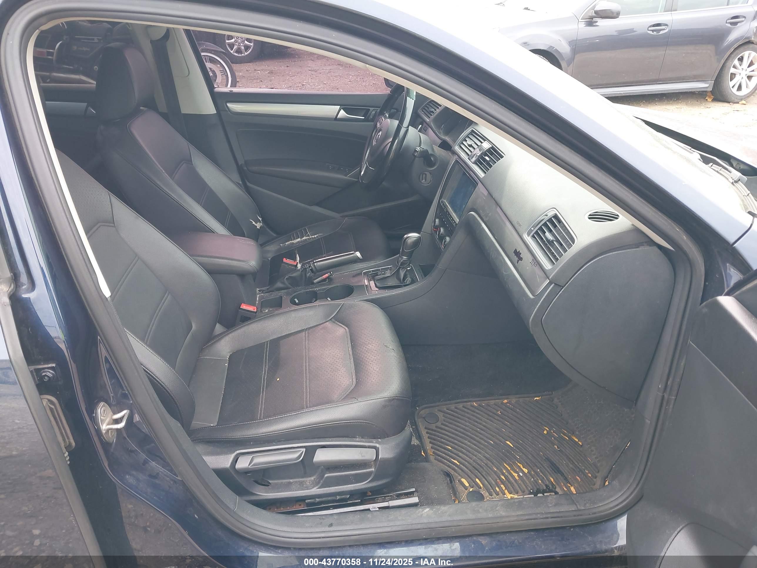 VOLKSWAGEN PASSAT image 5