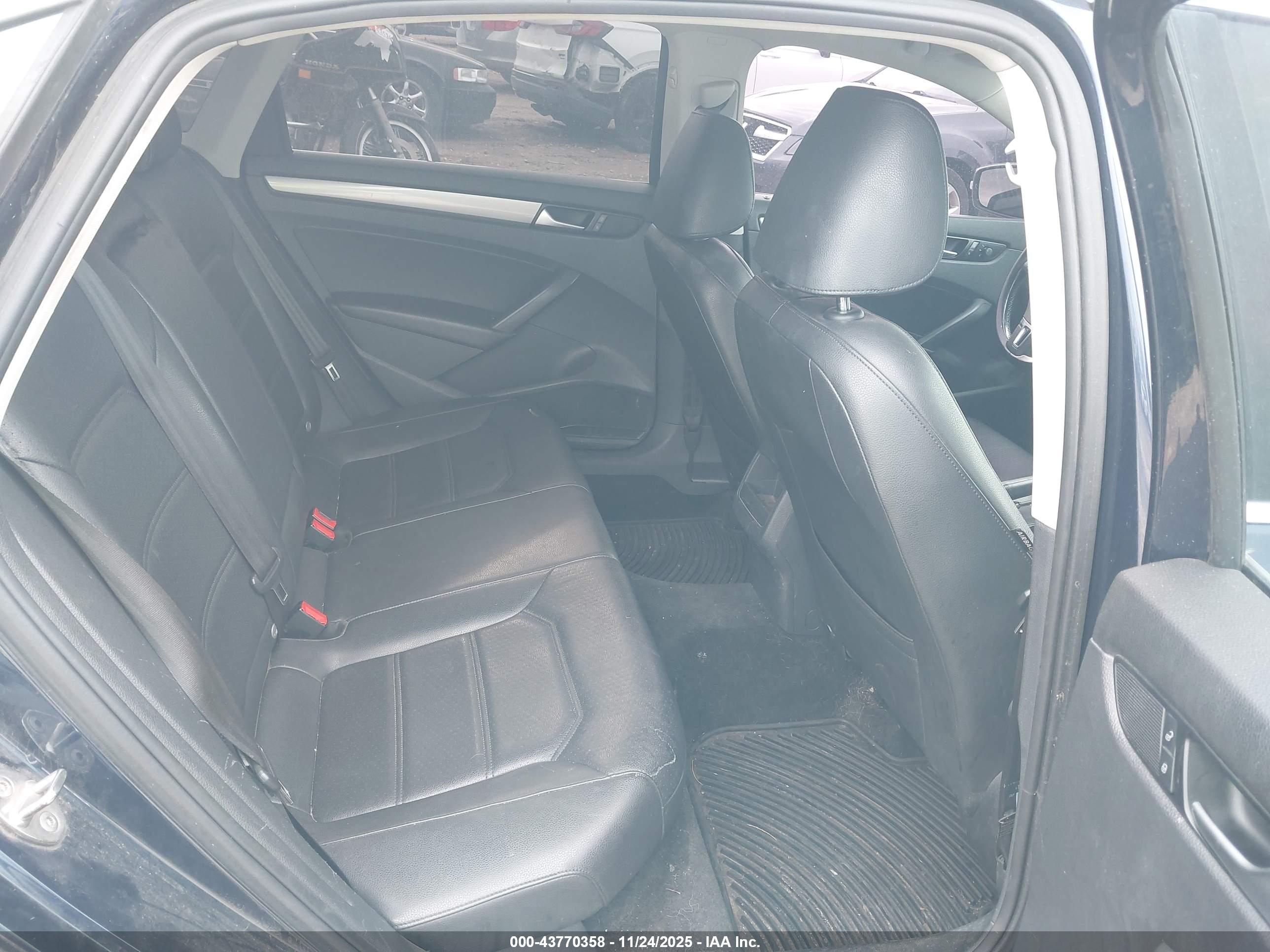 VOLKSWAGEN PASSAT image 8