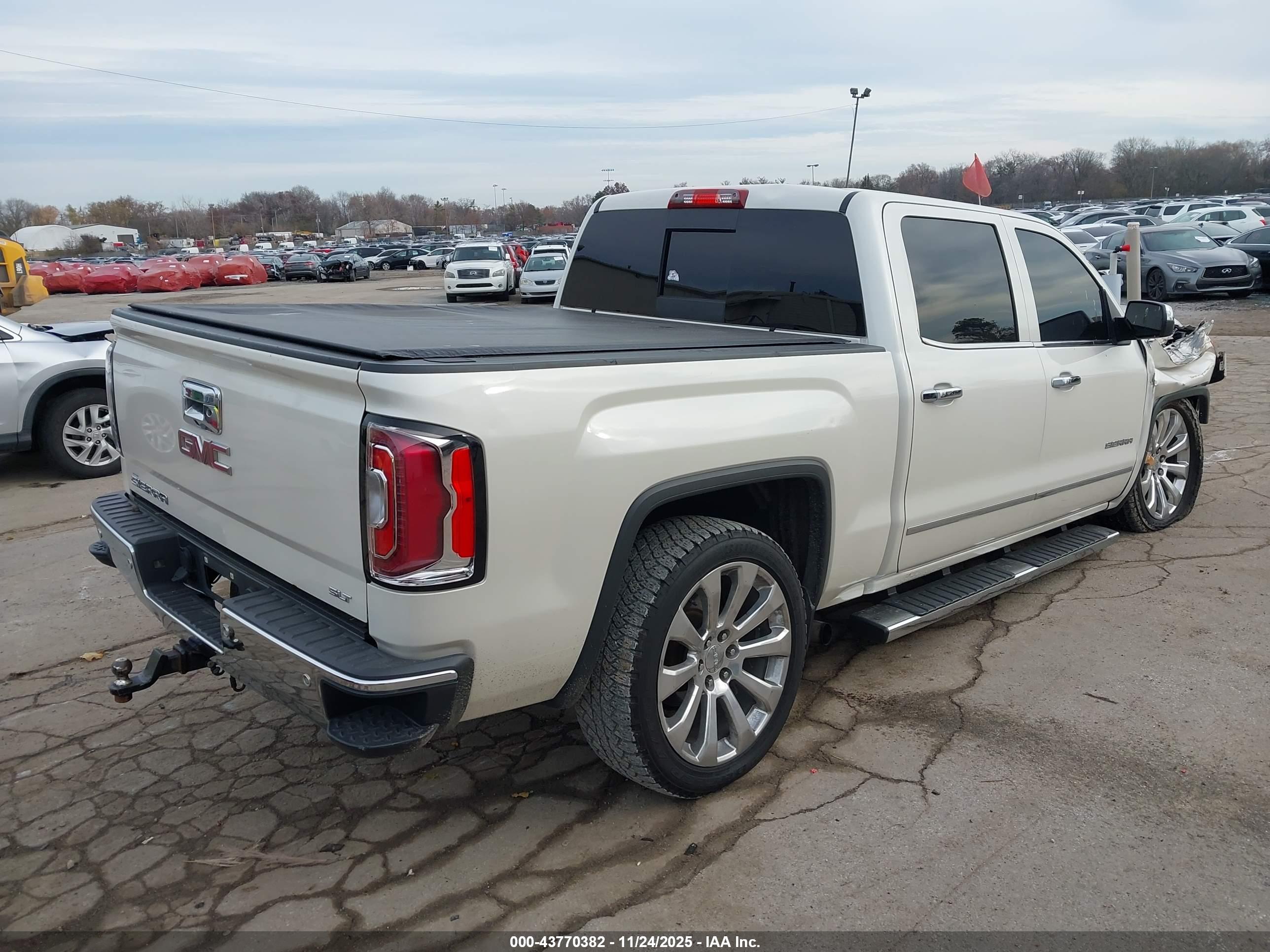 GMC SIERRA image 4