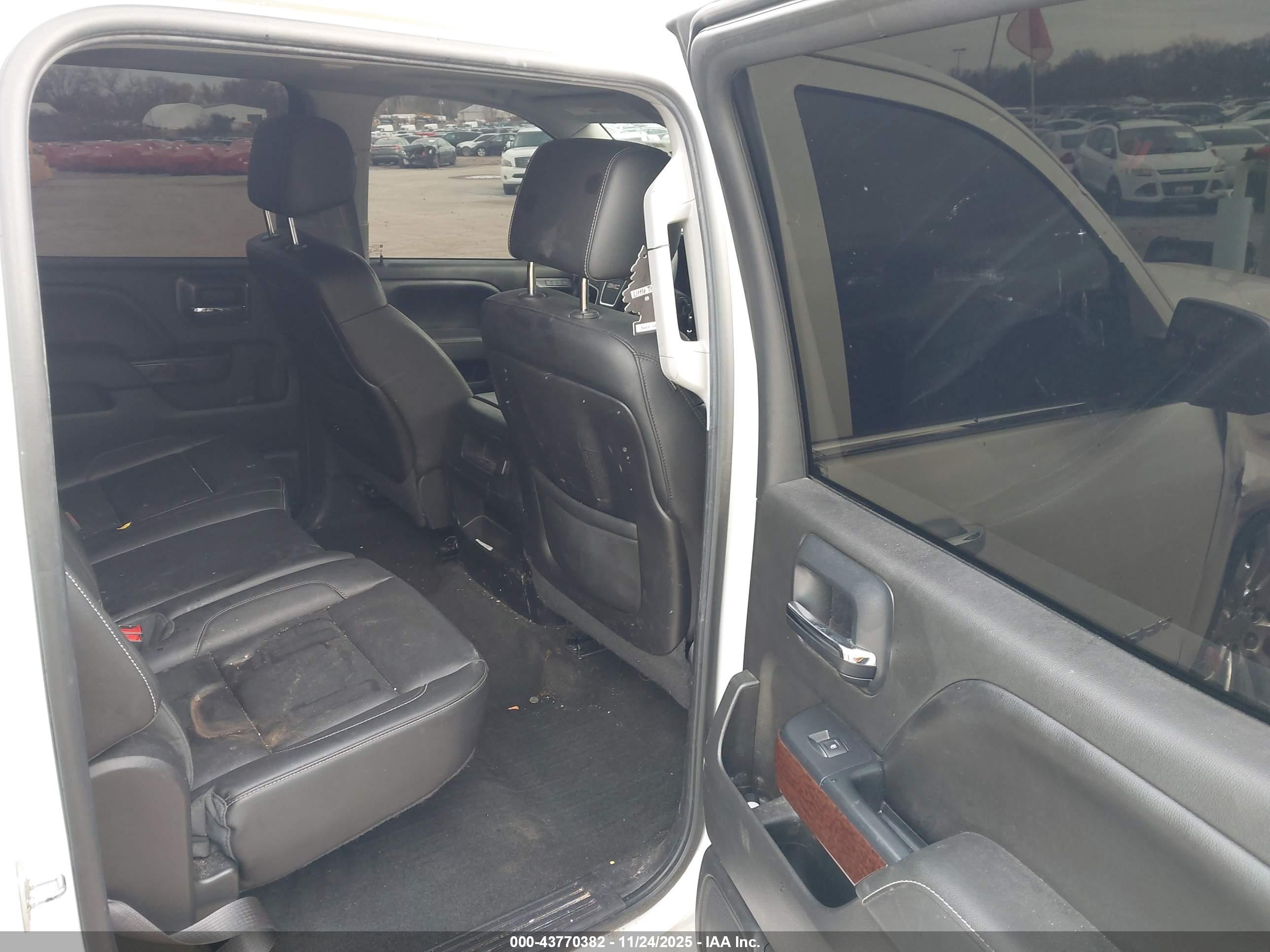 GMC SIERRA image 8