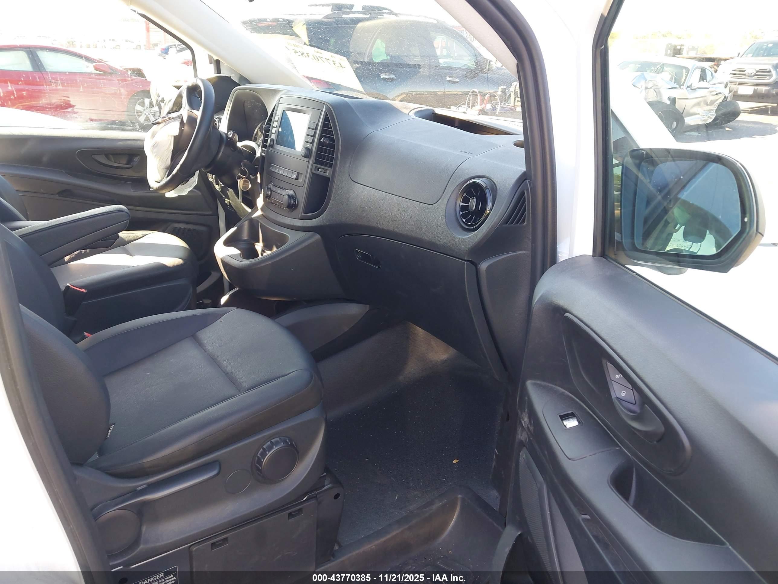 MERCEDES-BENZ METRIS image 5