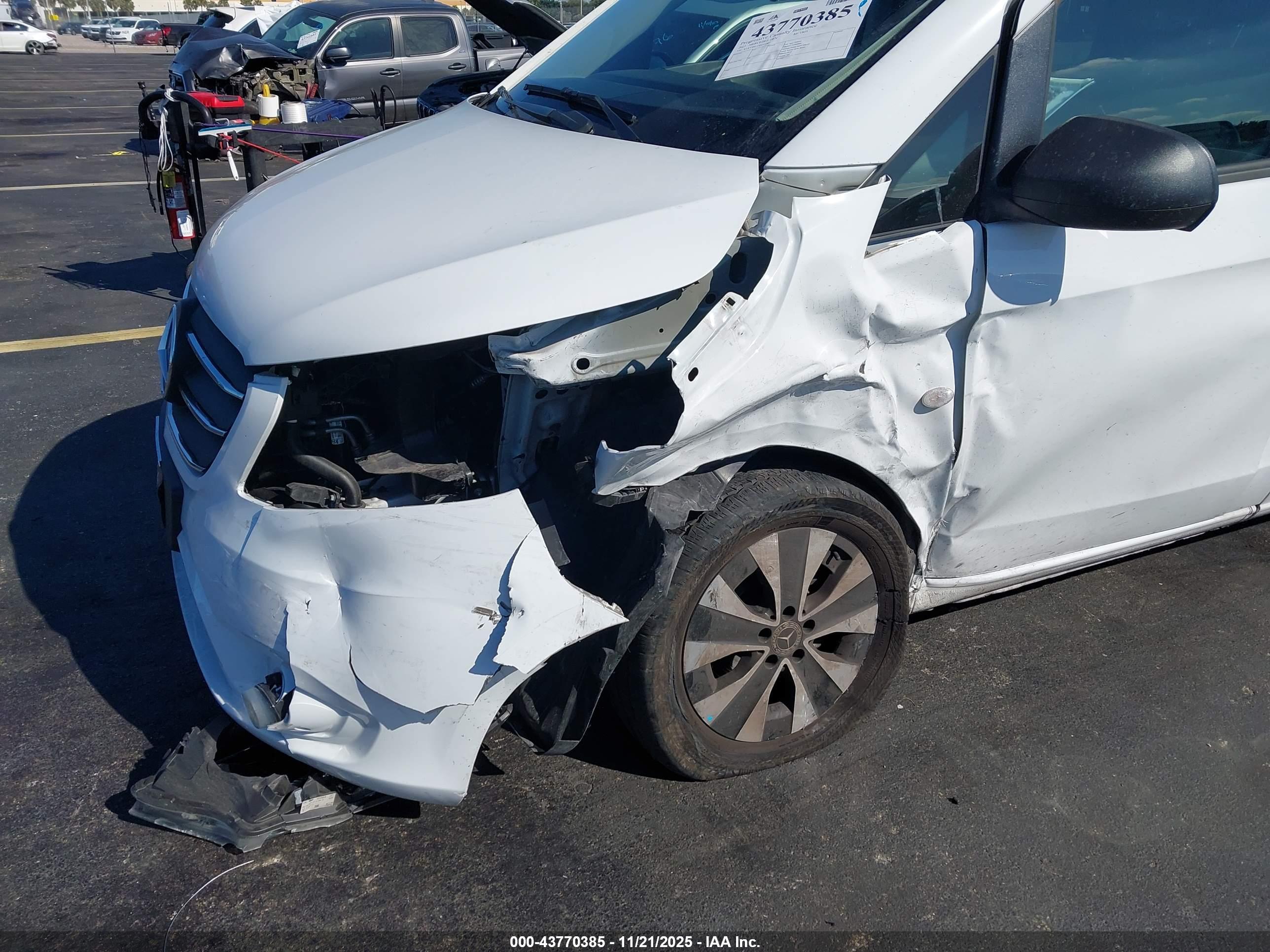 MERCEDES-BENZ METRIS image 6