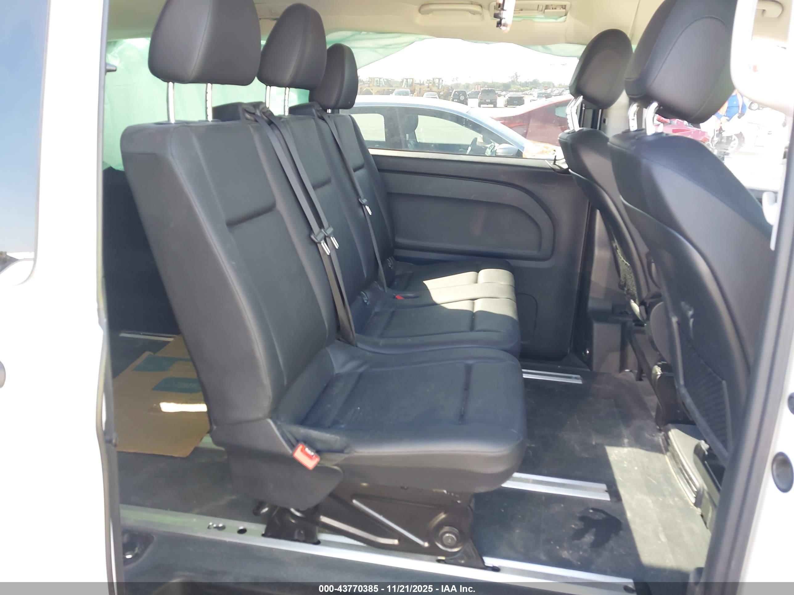MERCEDES-BENZ METRIS image 8