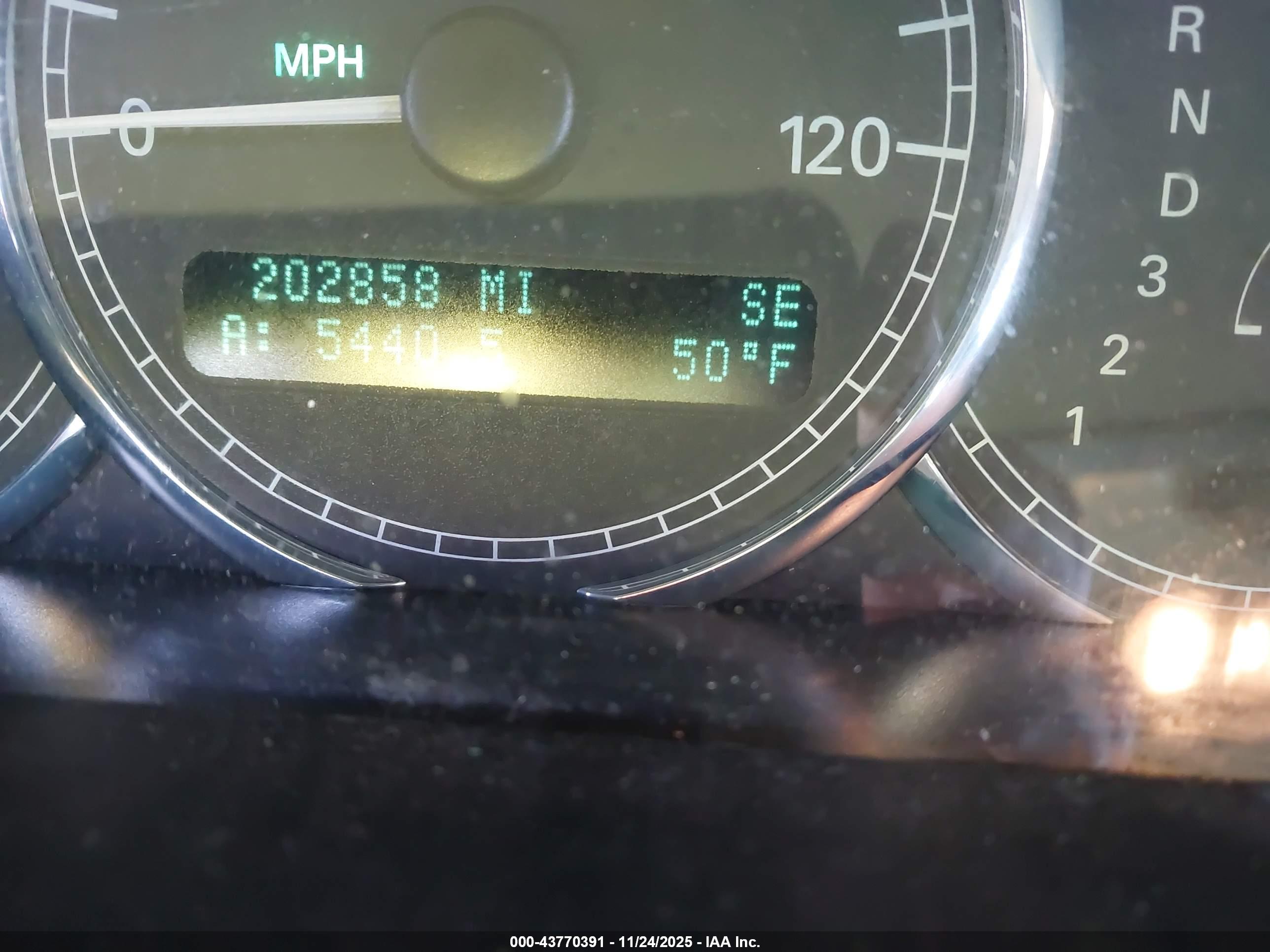 BUICK LACROSSE image 7