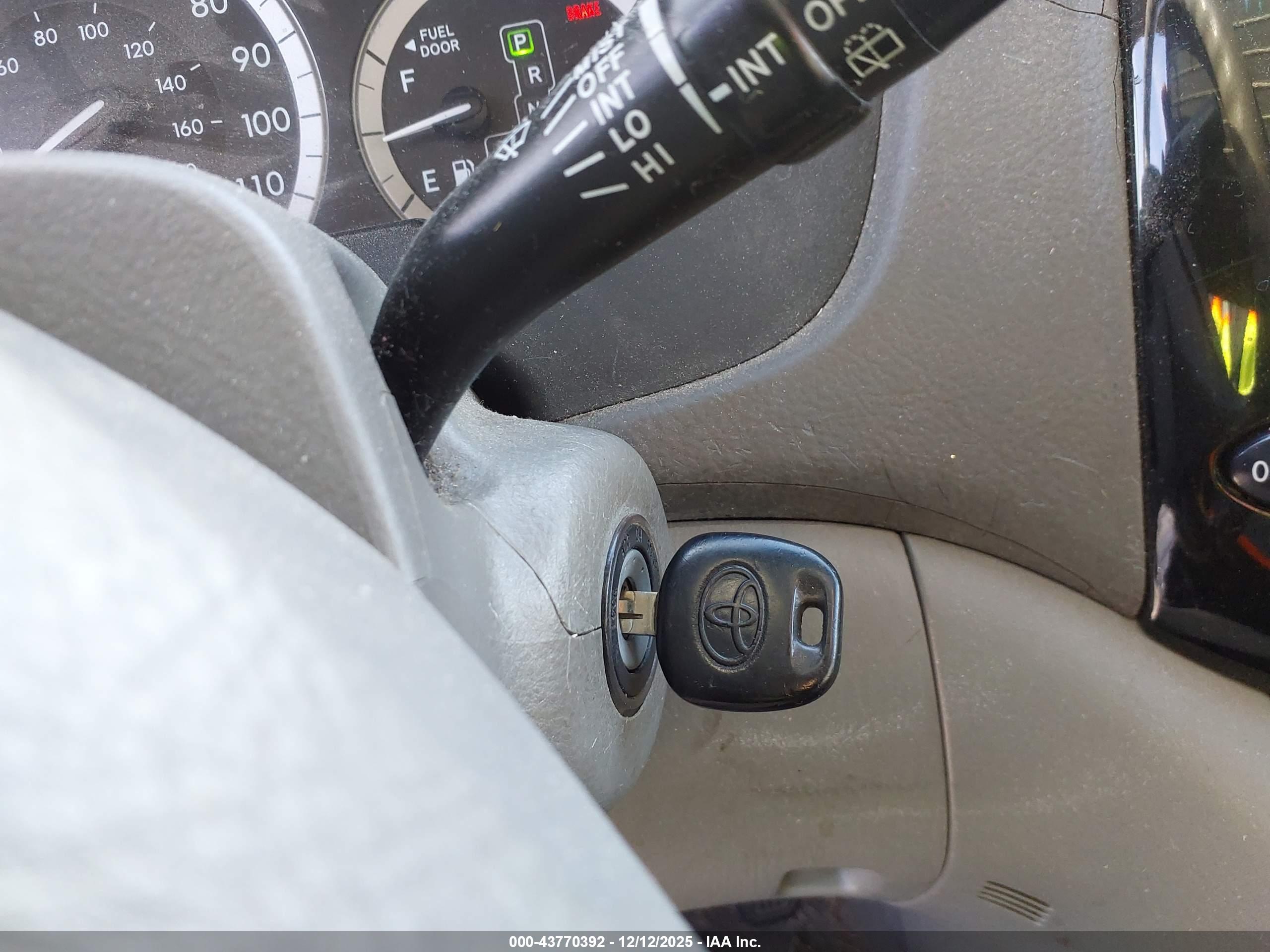 TOYOTA SIENNA image 11