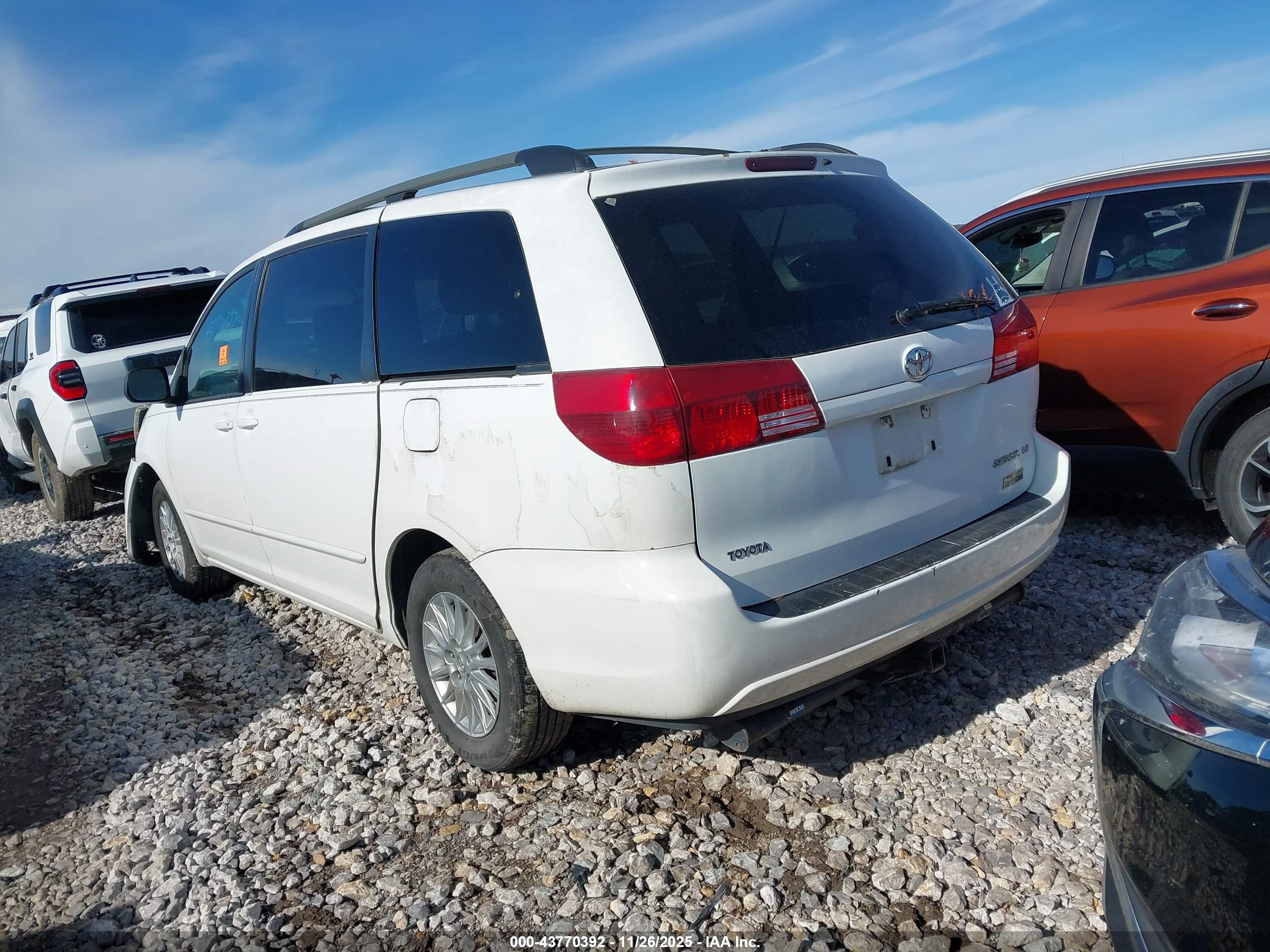TOYOTA SIENNA image 3
