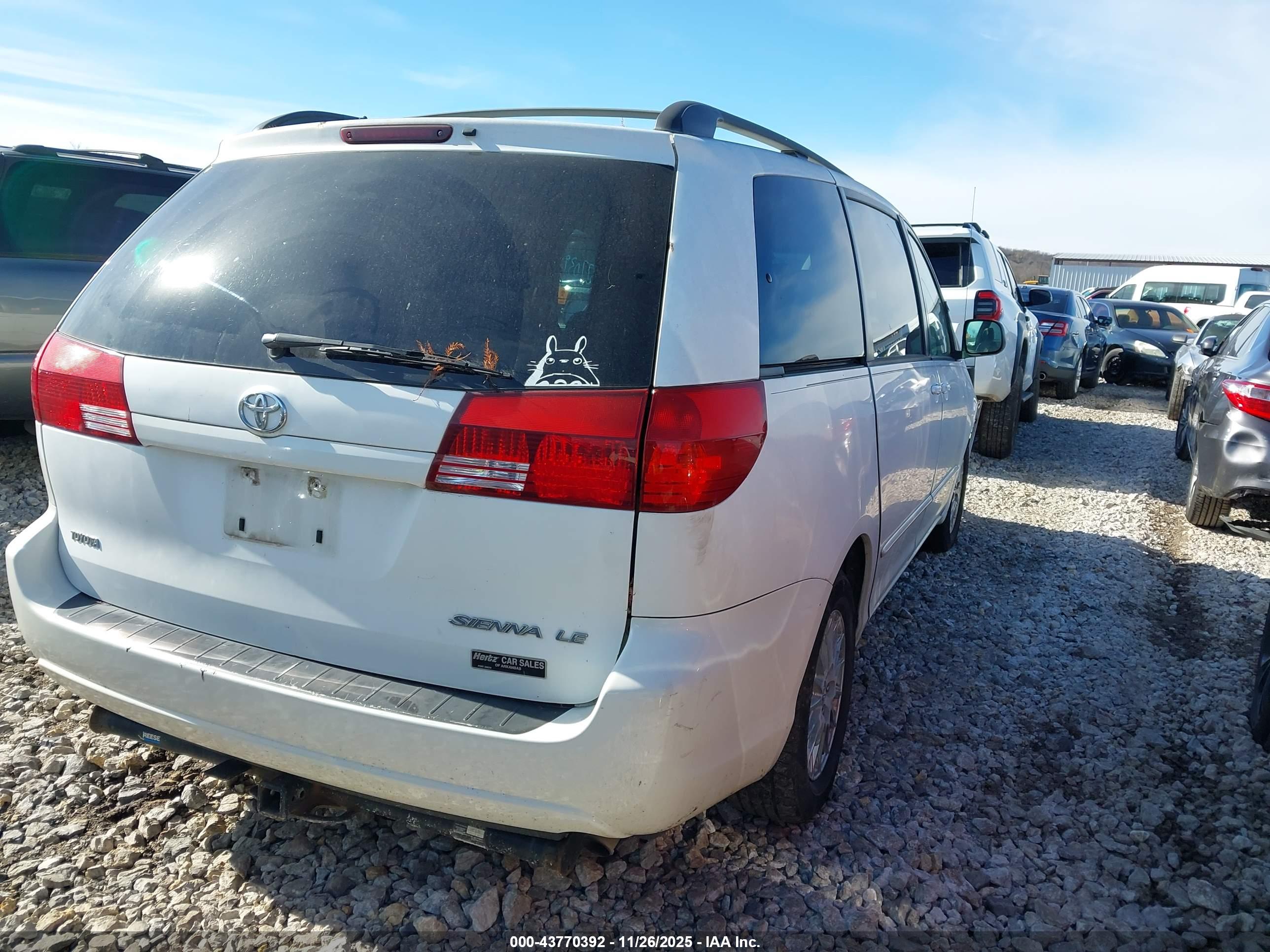 TOYOTA SIENNA image 4