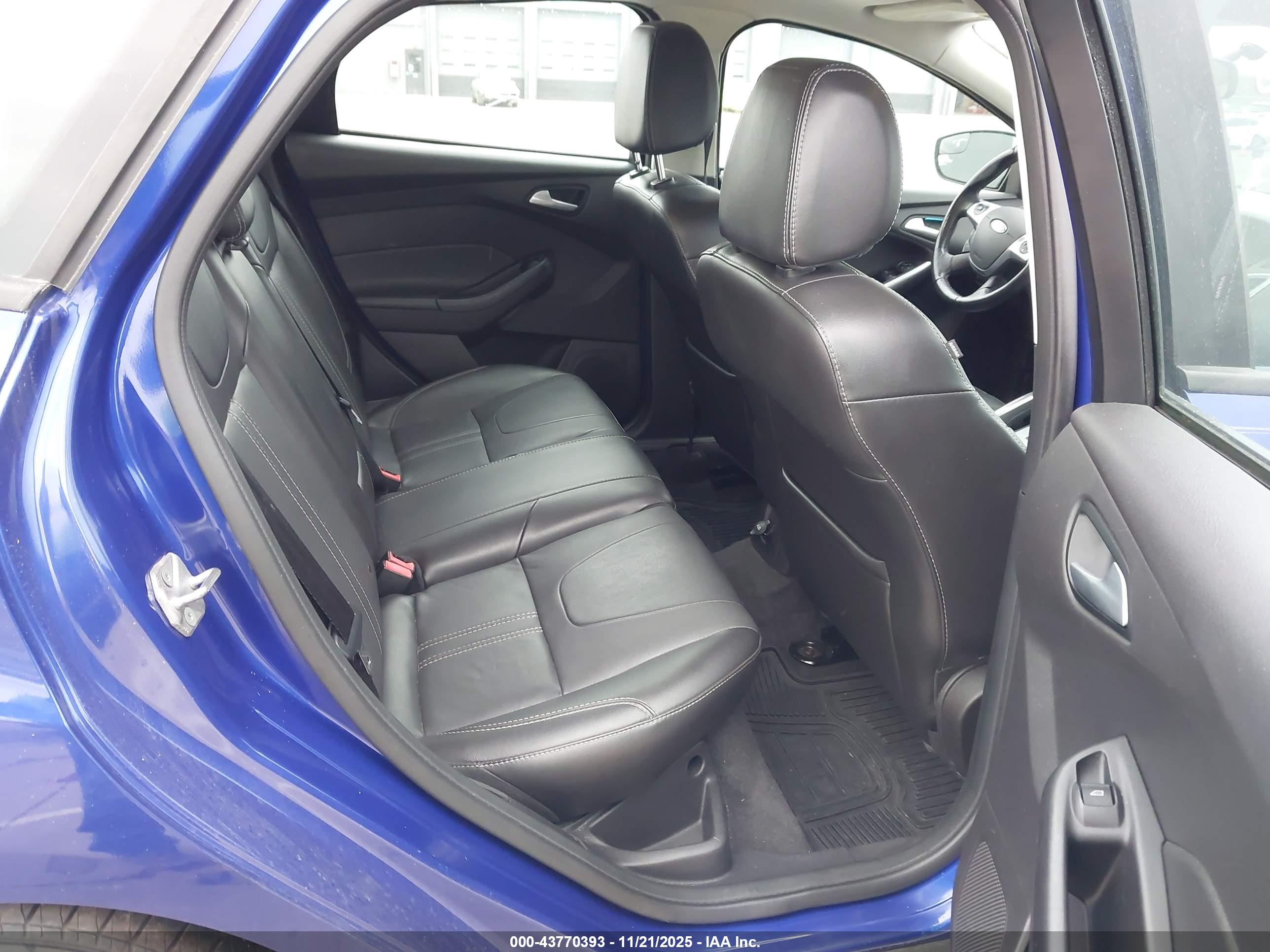 FORD FOCUS image 8