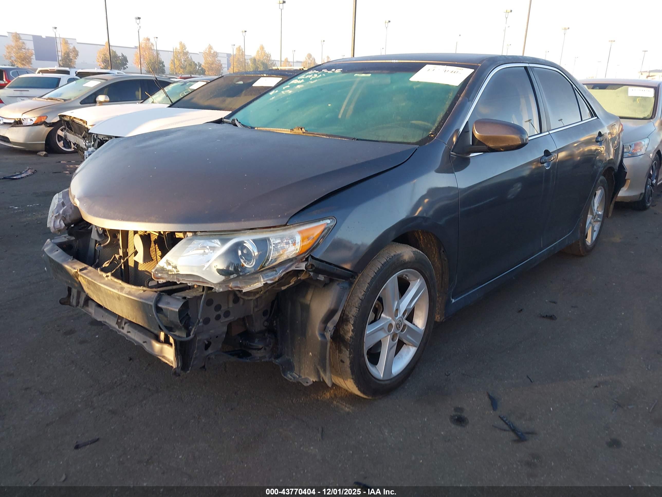 TOYOTA CAMRY image 2