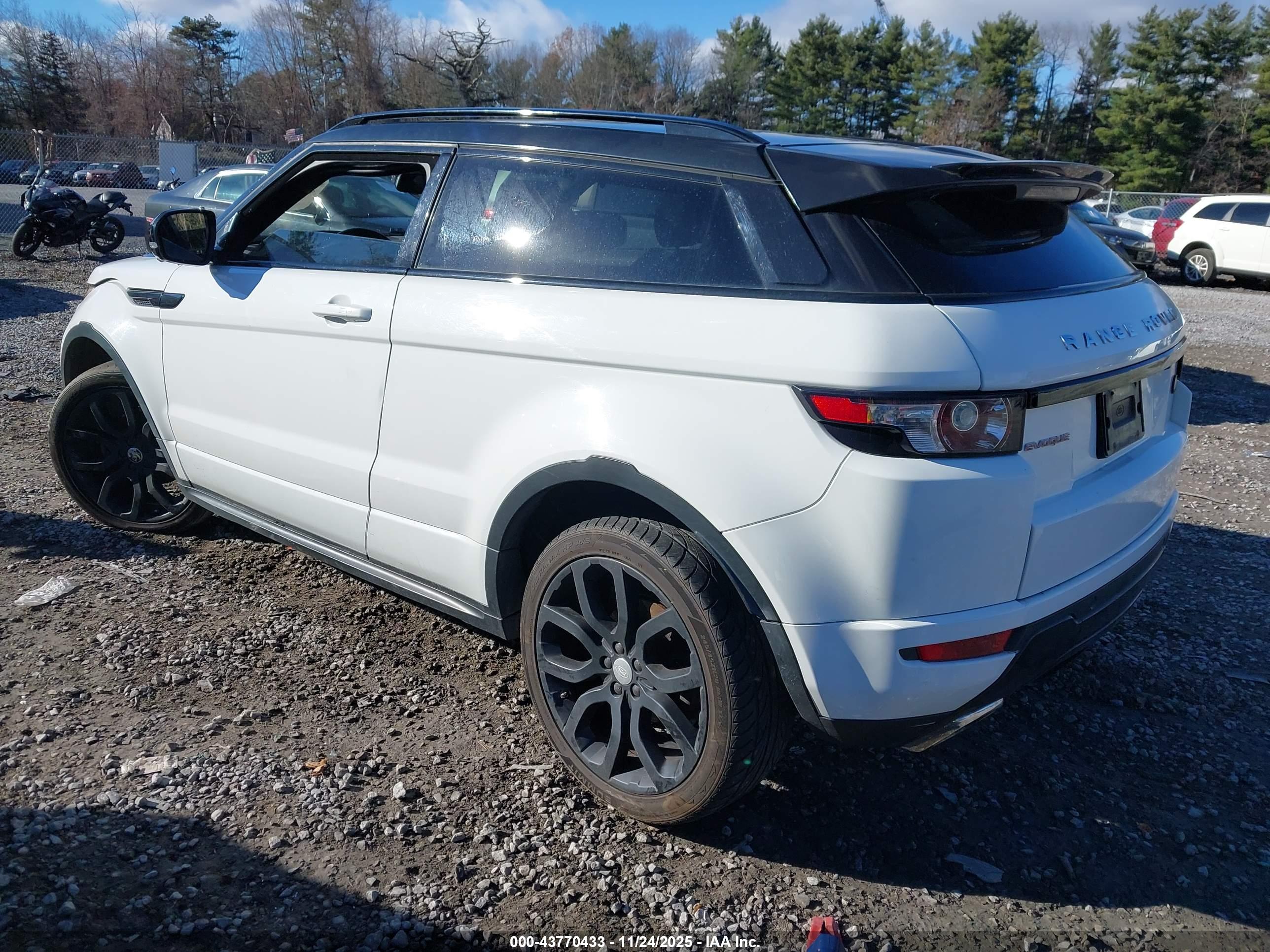 LAND ROVER image 3