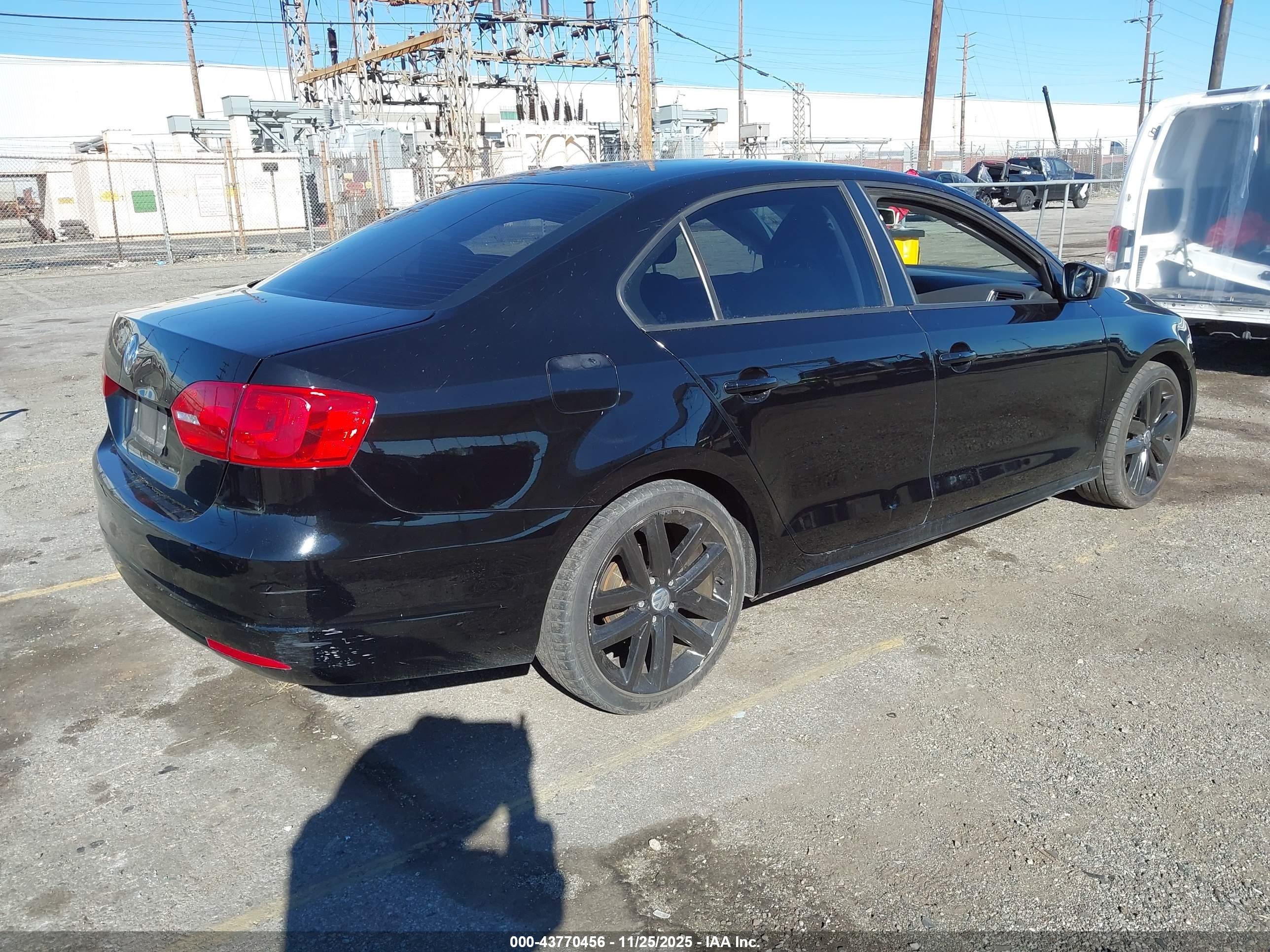 VOLKSWAGEN JETTA image 4