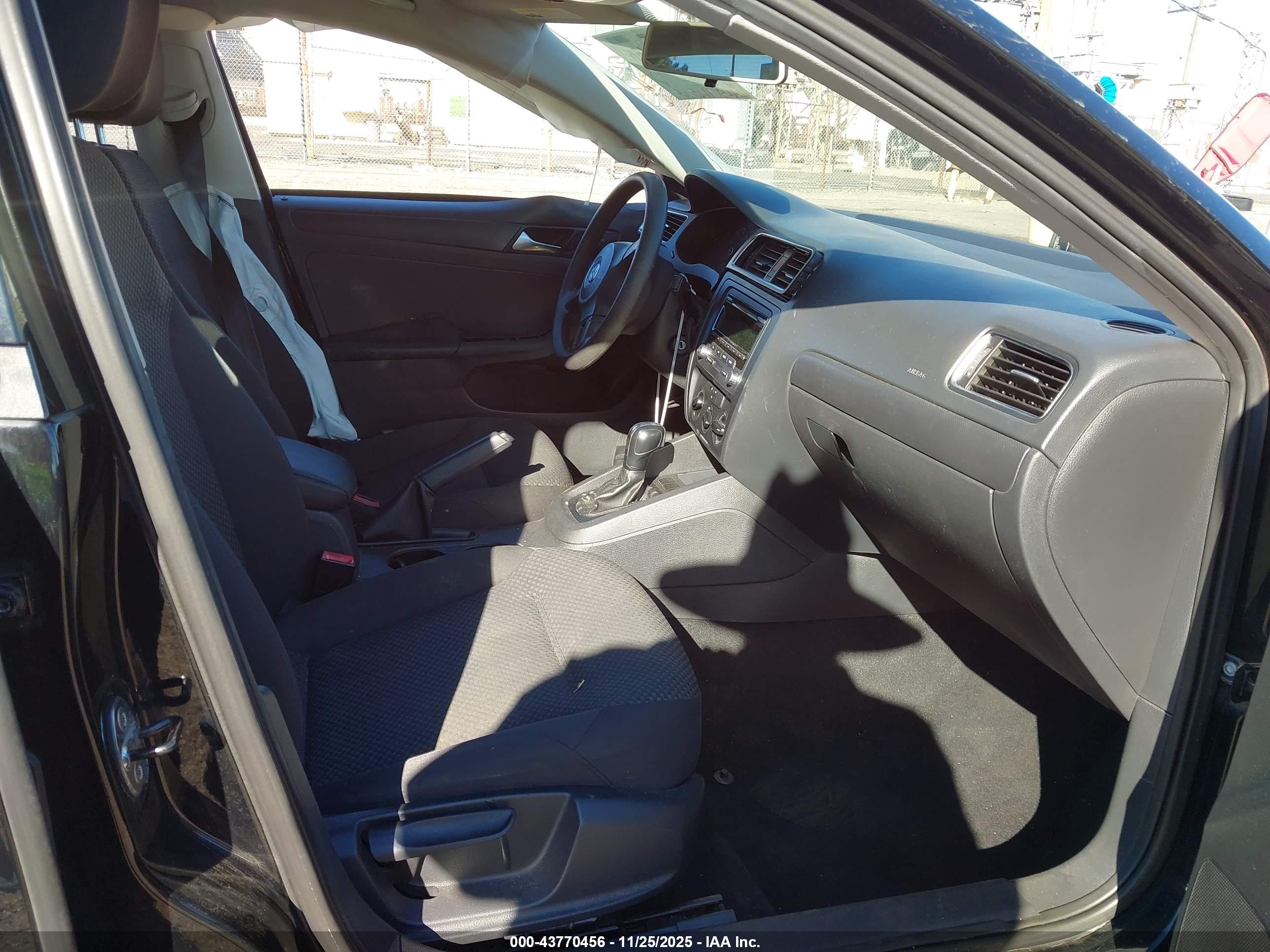 VOLKSWAGEN JETTA image 5