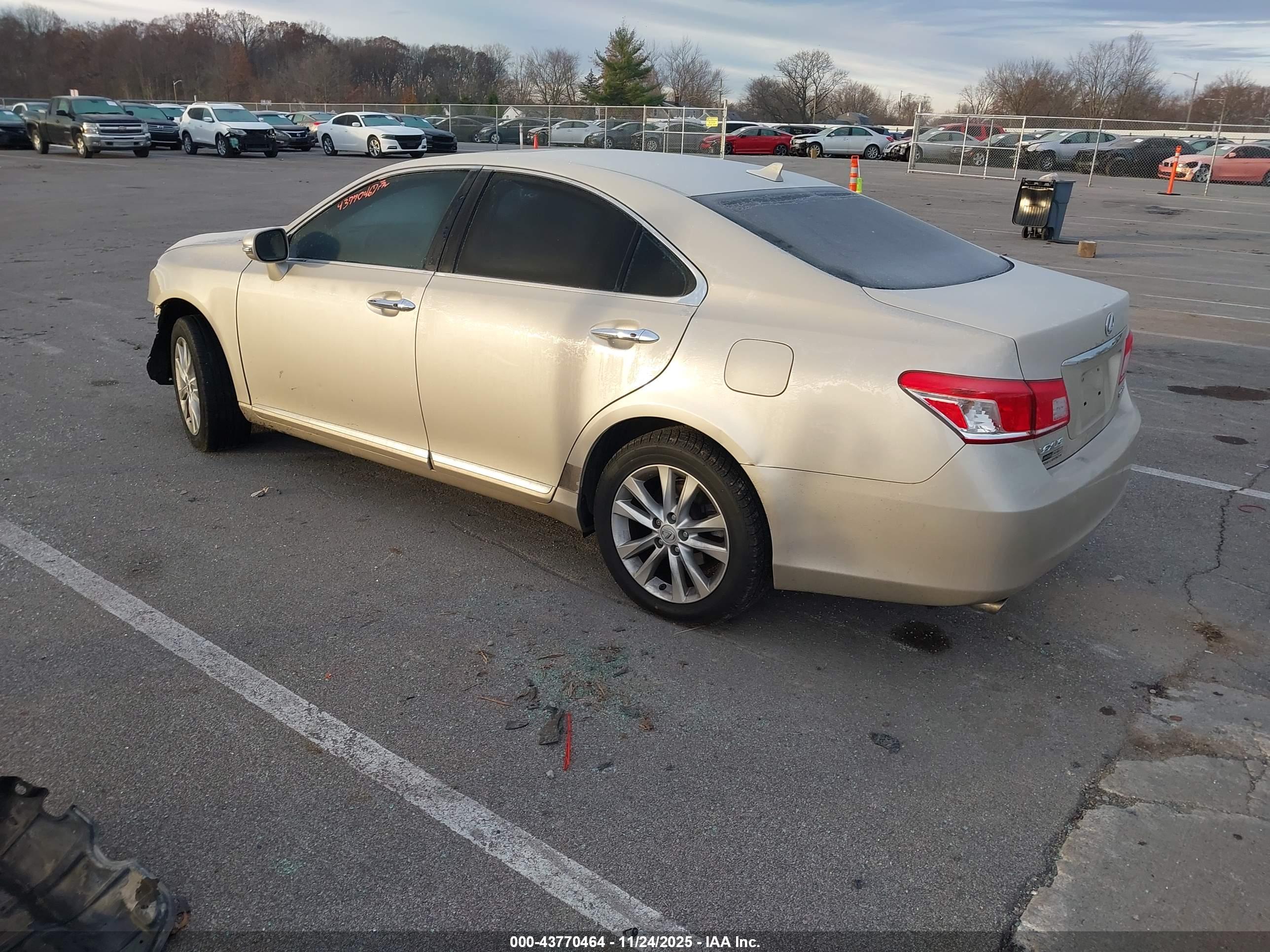 LEXUS ES image 3