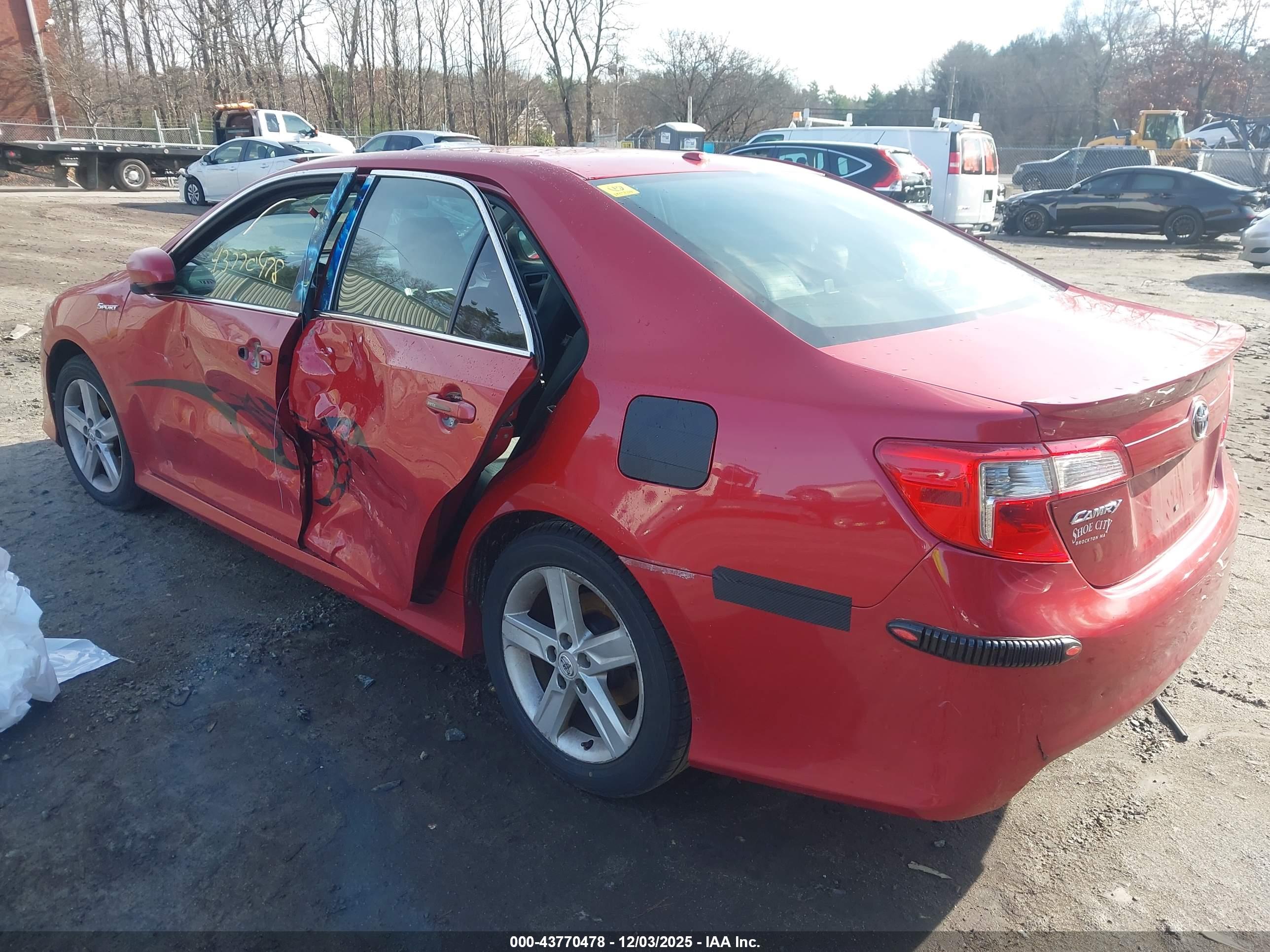 TOYOTA CAMRY image 3