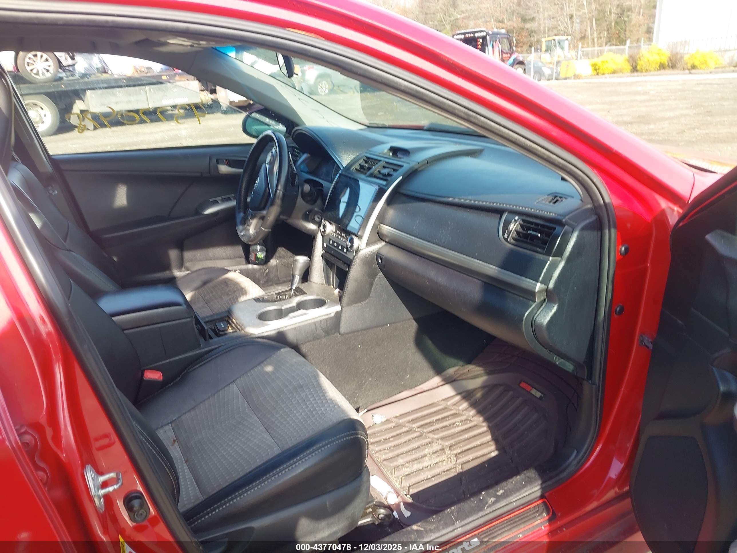 TOYOTA CAMRY image 5