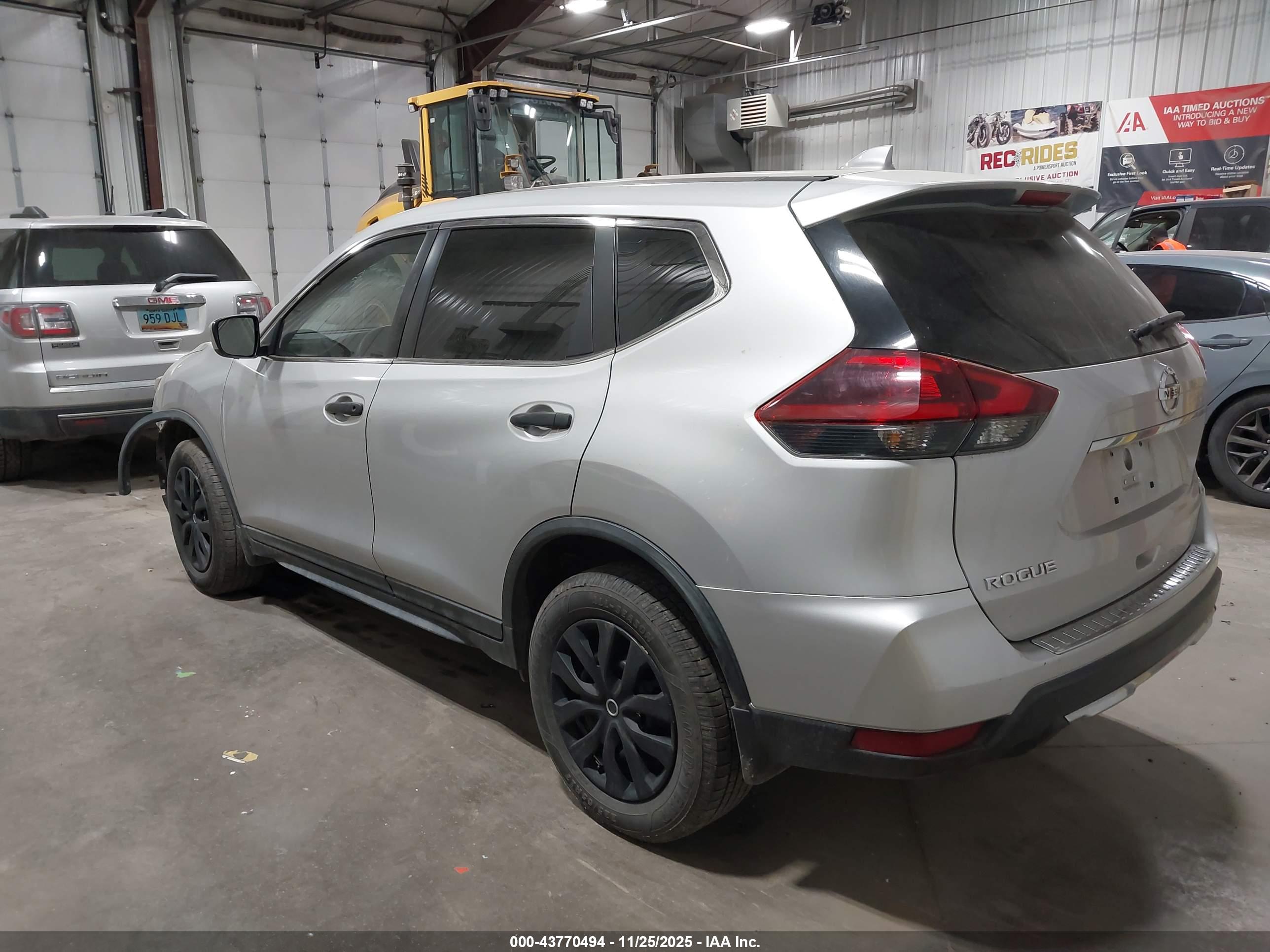 NISSAN ROGUE image 3