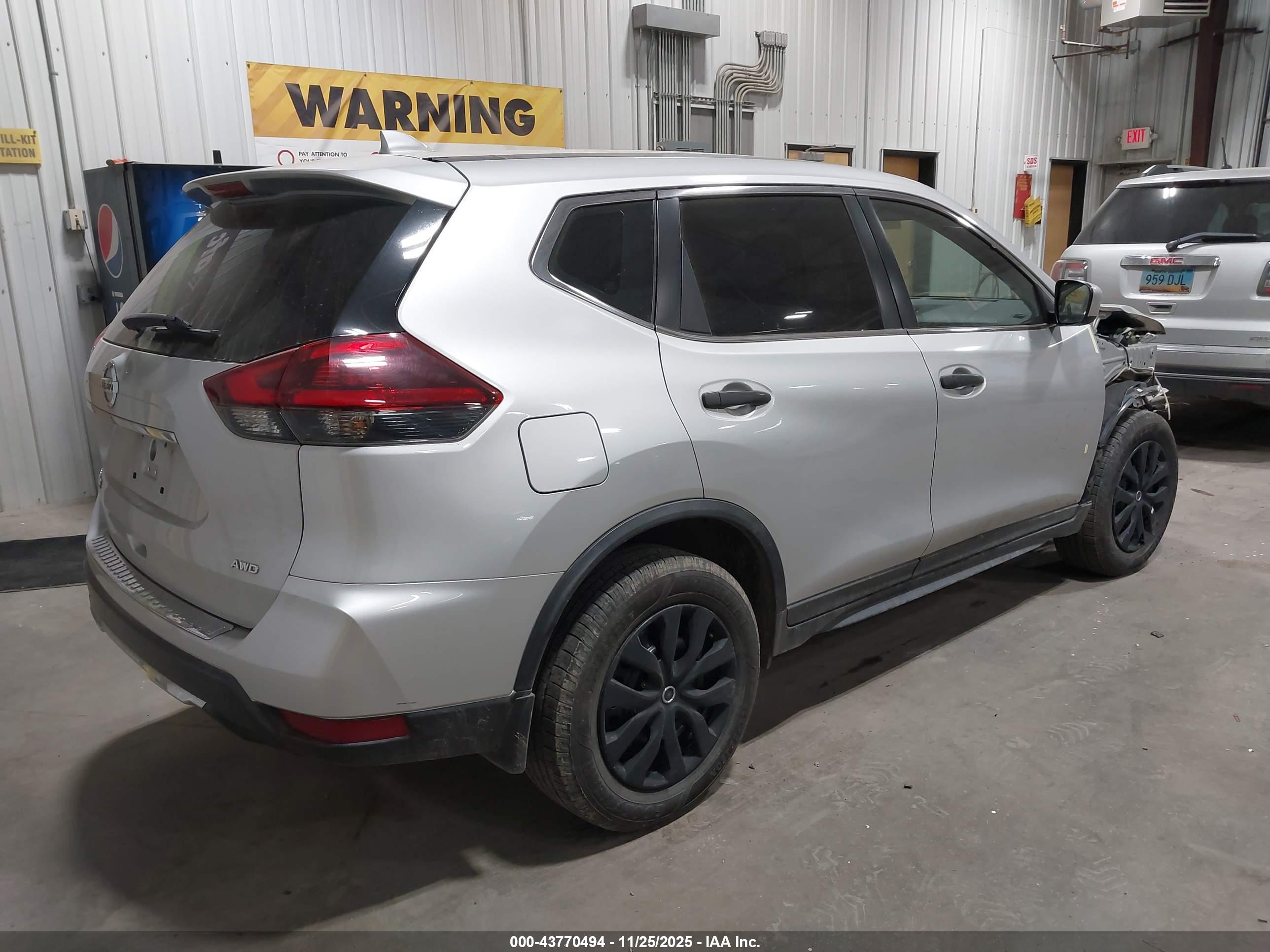 NISSAN ROGUE image 4