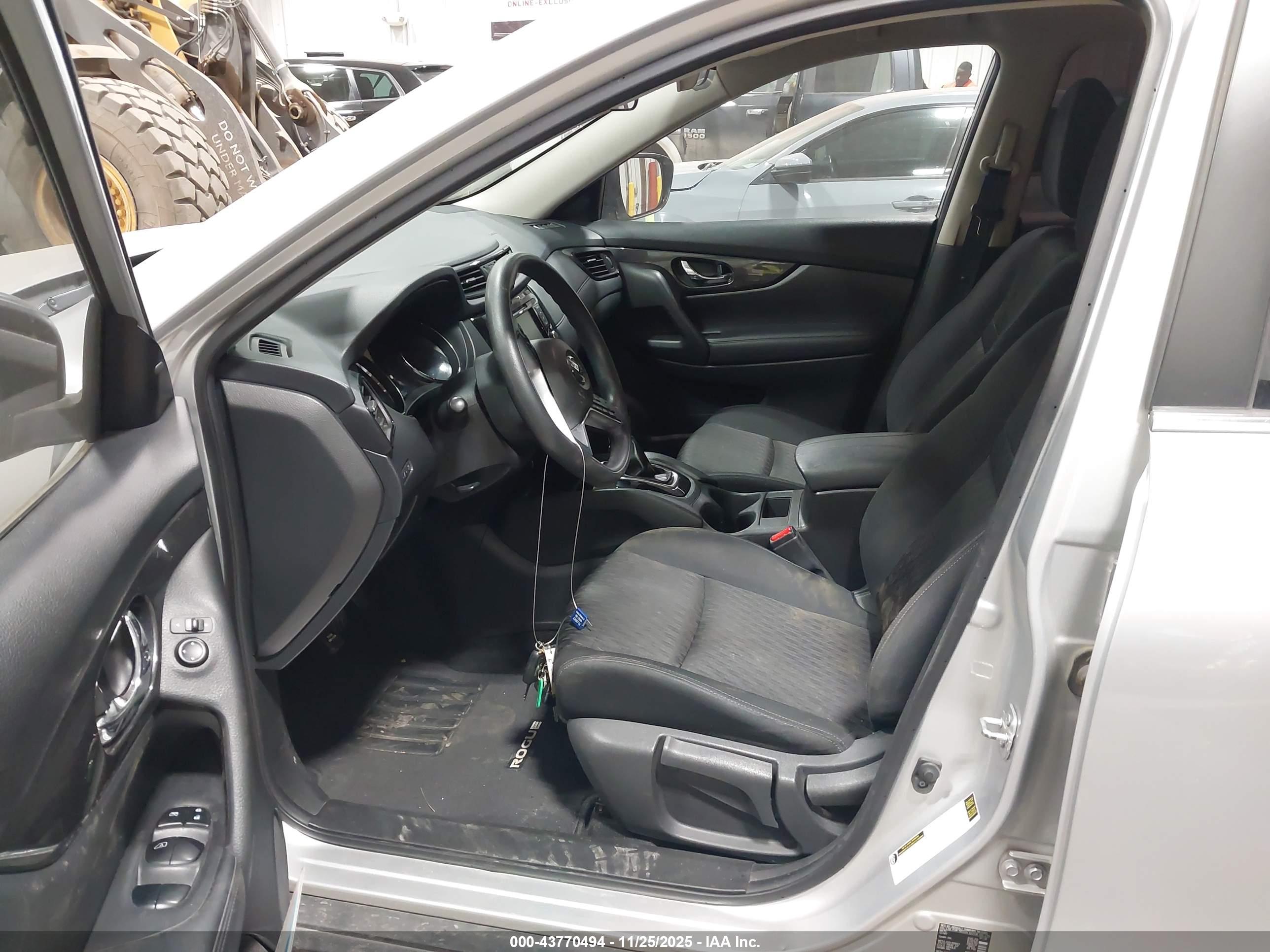 NISSAN ROGUE image 5