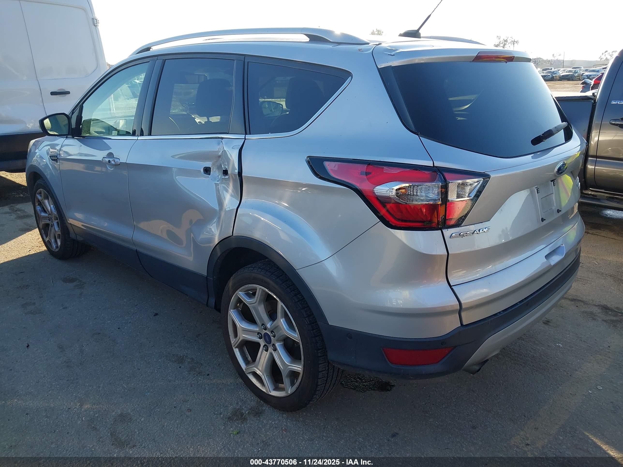 FORD ESCAPE image 3