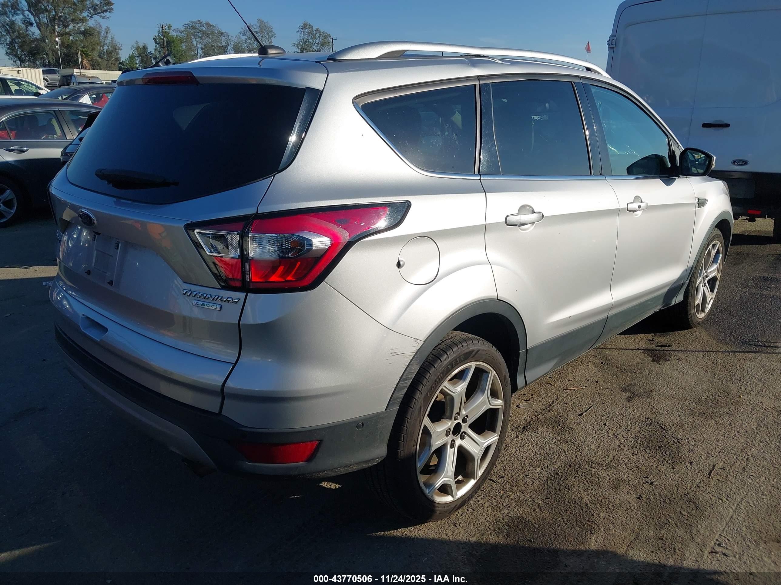 FORD ESCAPE image 4