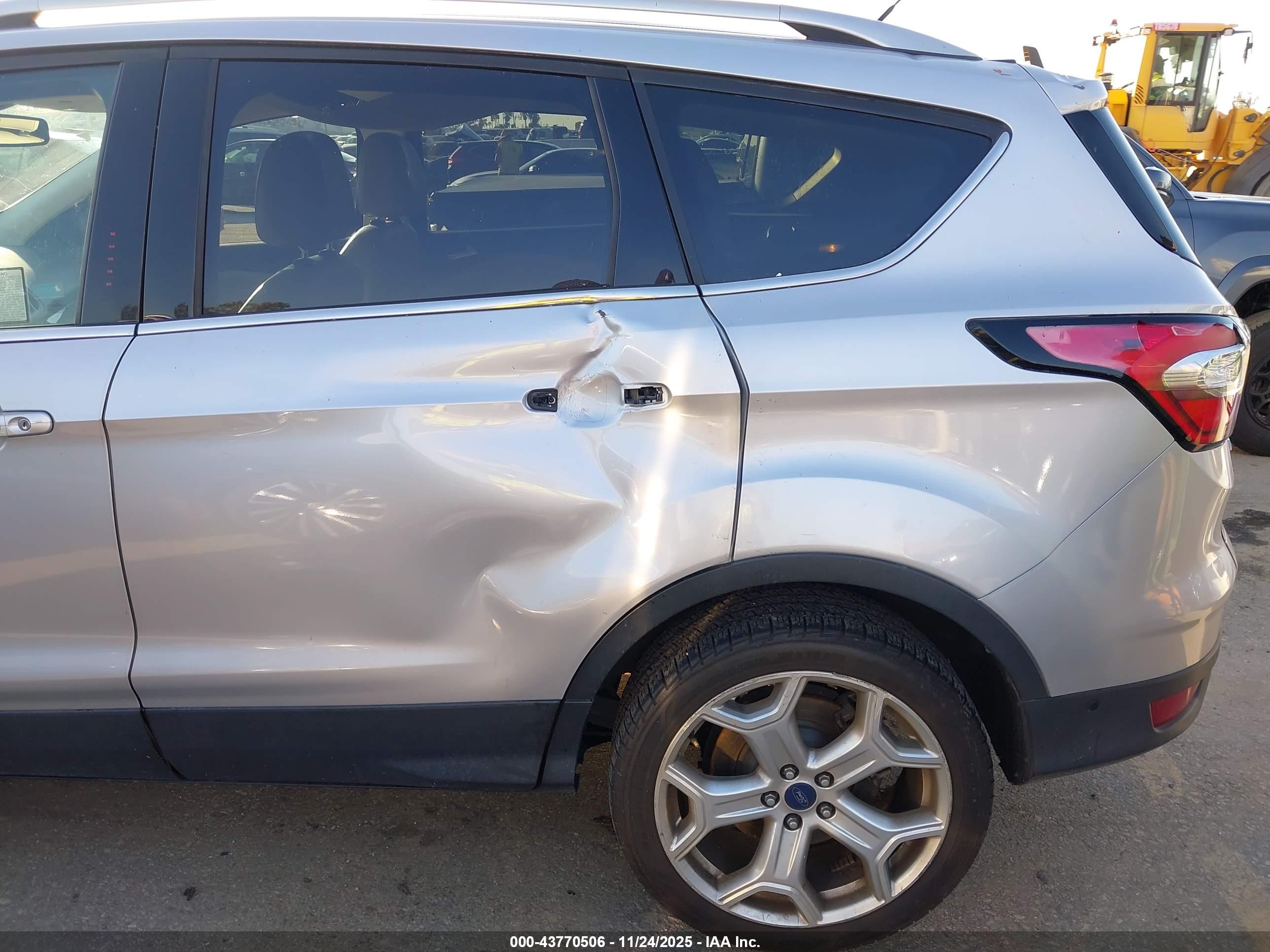 FORD ESCAPE image 6