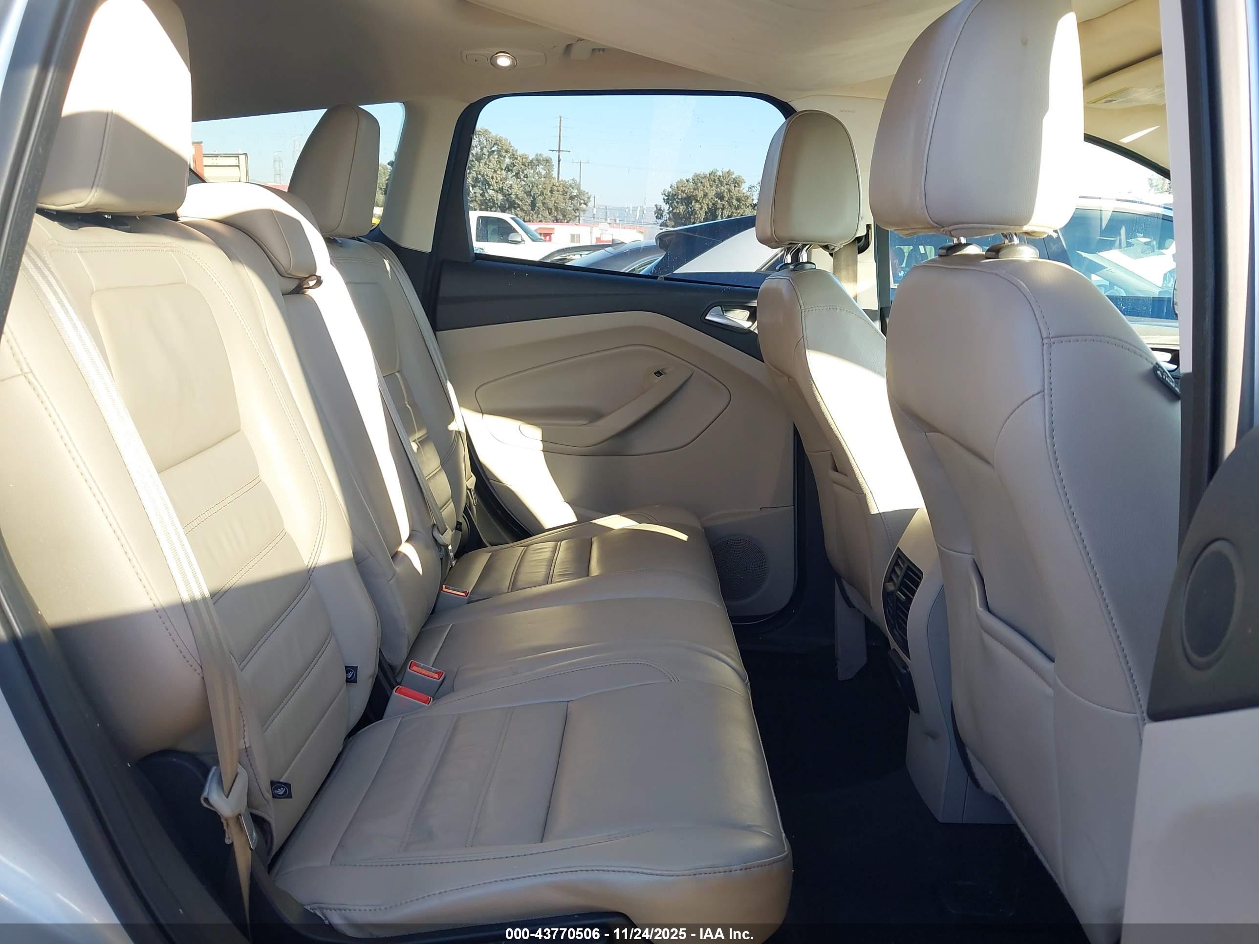FORD ESCAPE image 8