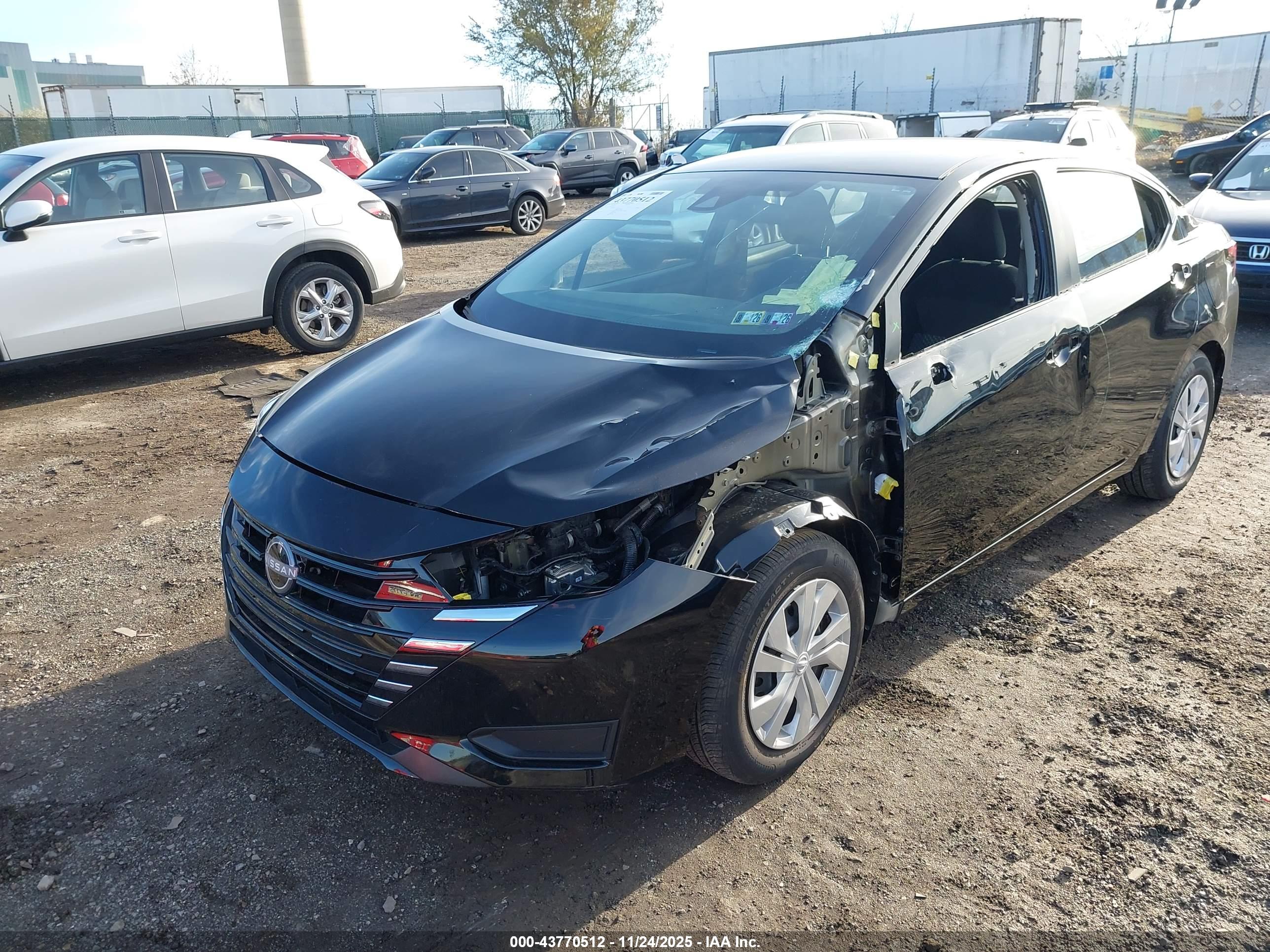 NISSAN VERSA image 6