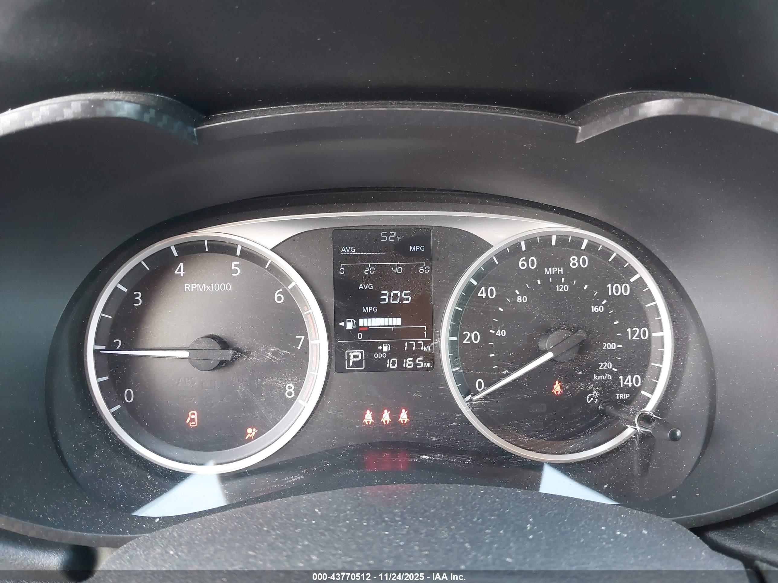 NISSAN VERSA image 7