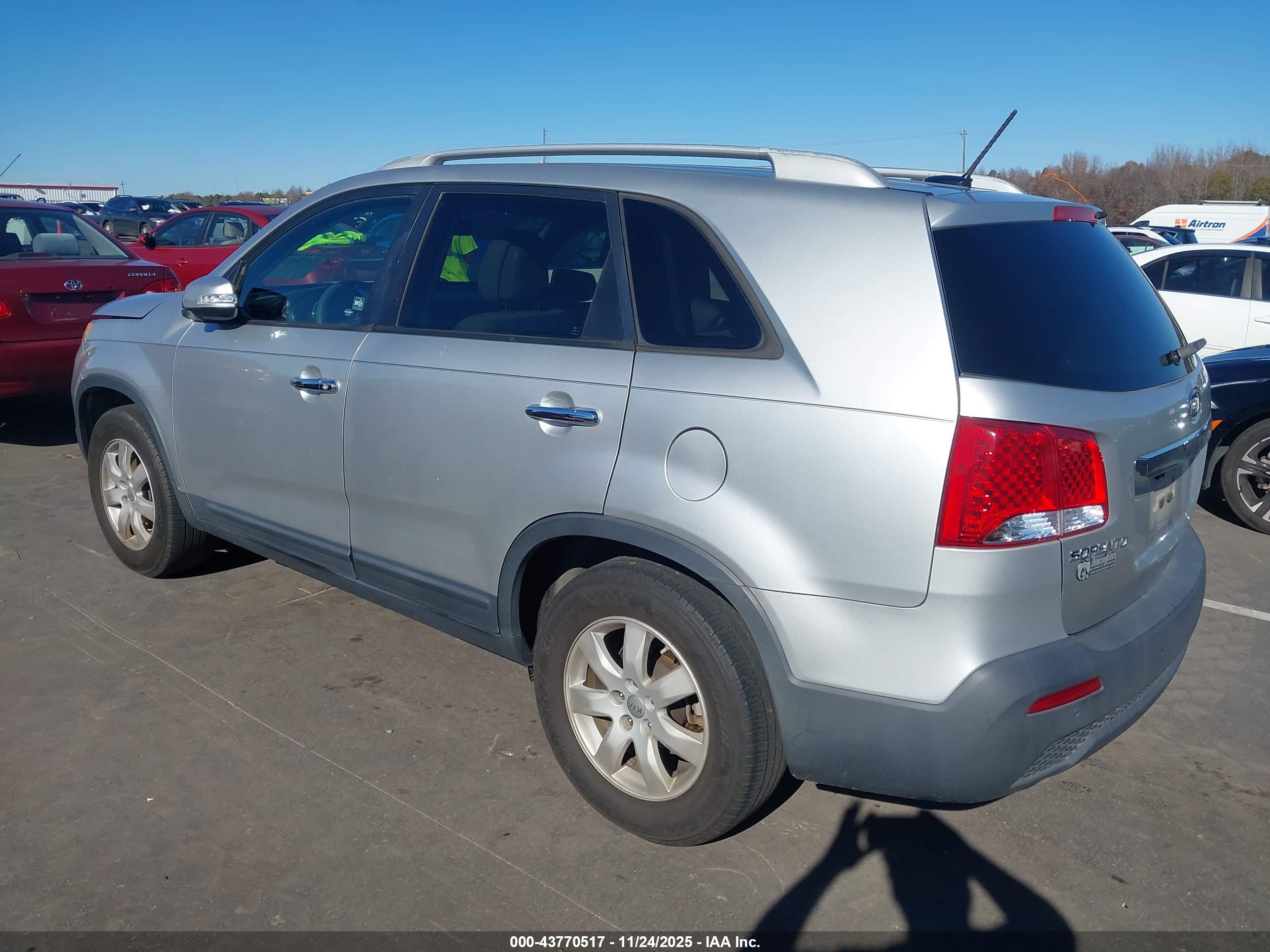 KIA SORENTO image 3