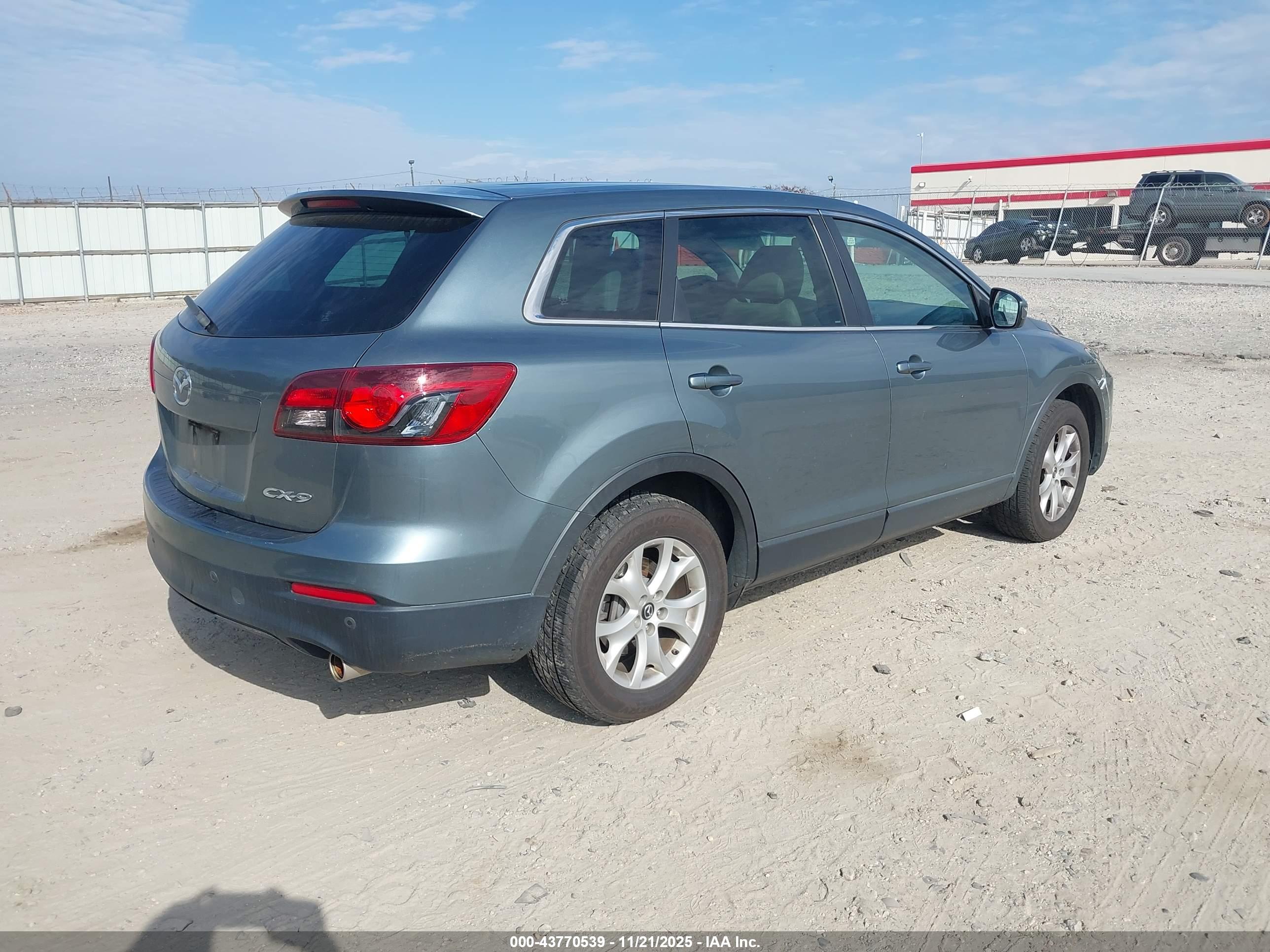 MAZDA CX-9 image 4