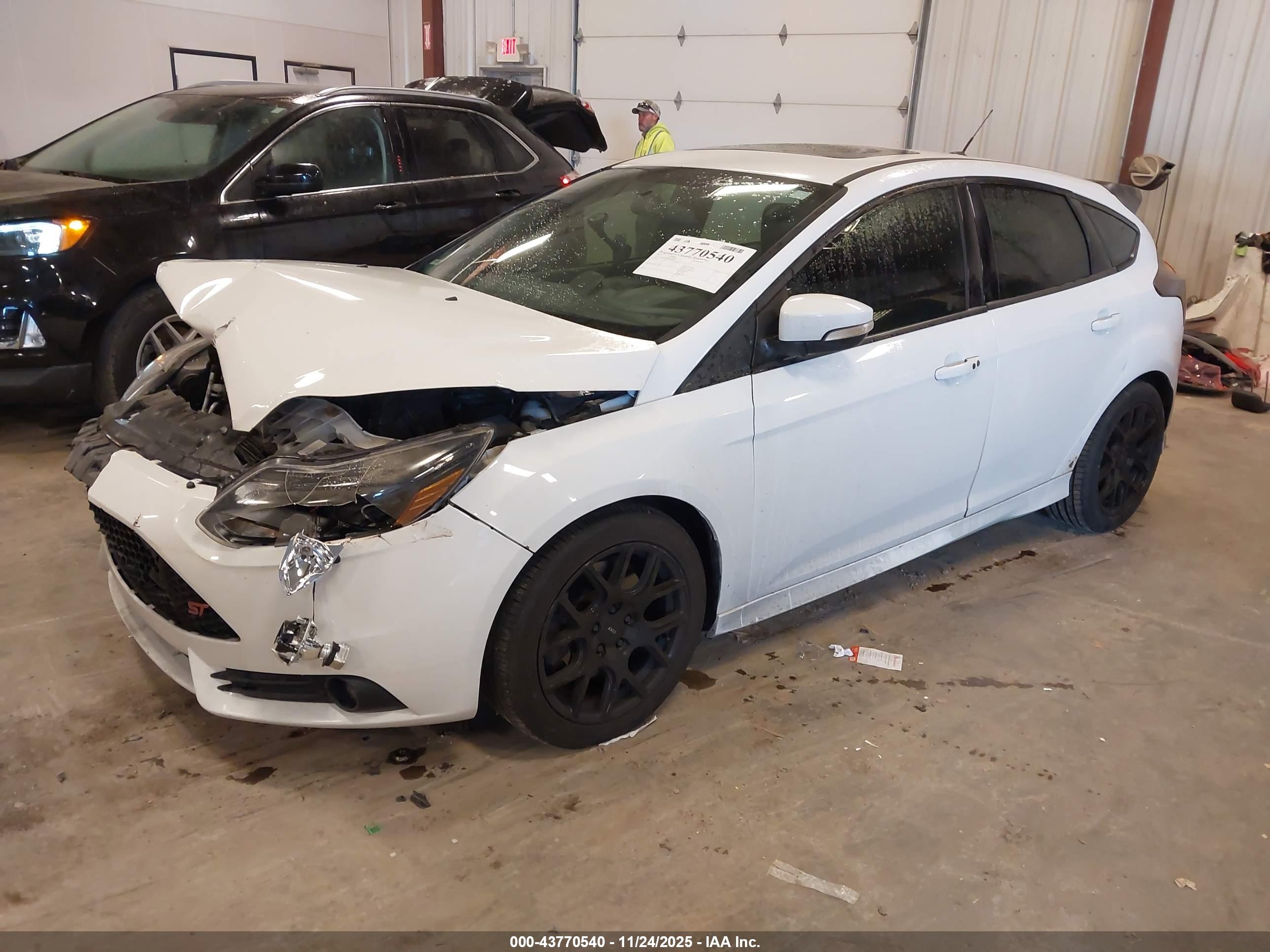 FORD FOCUS image 2